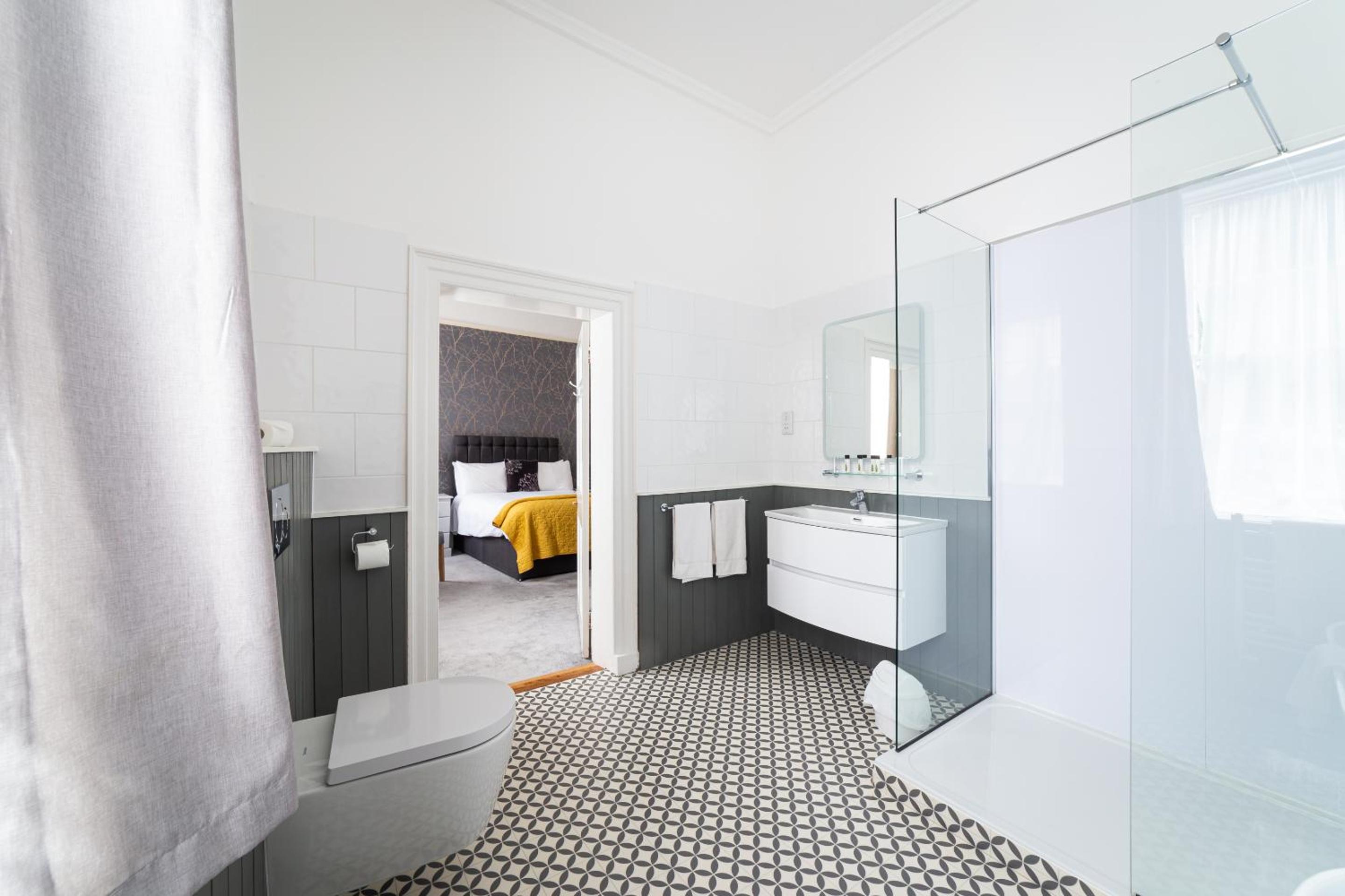 Standard Double Room - Photo 7