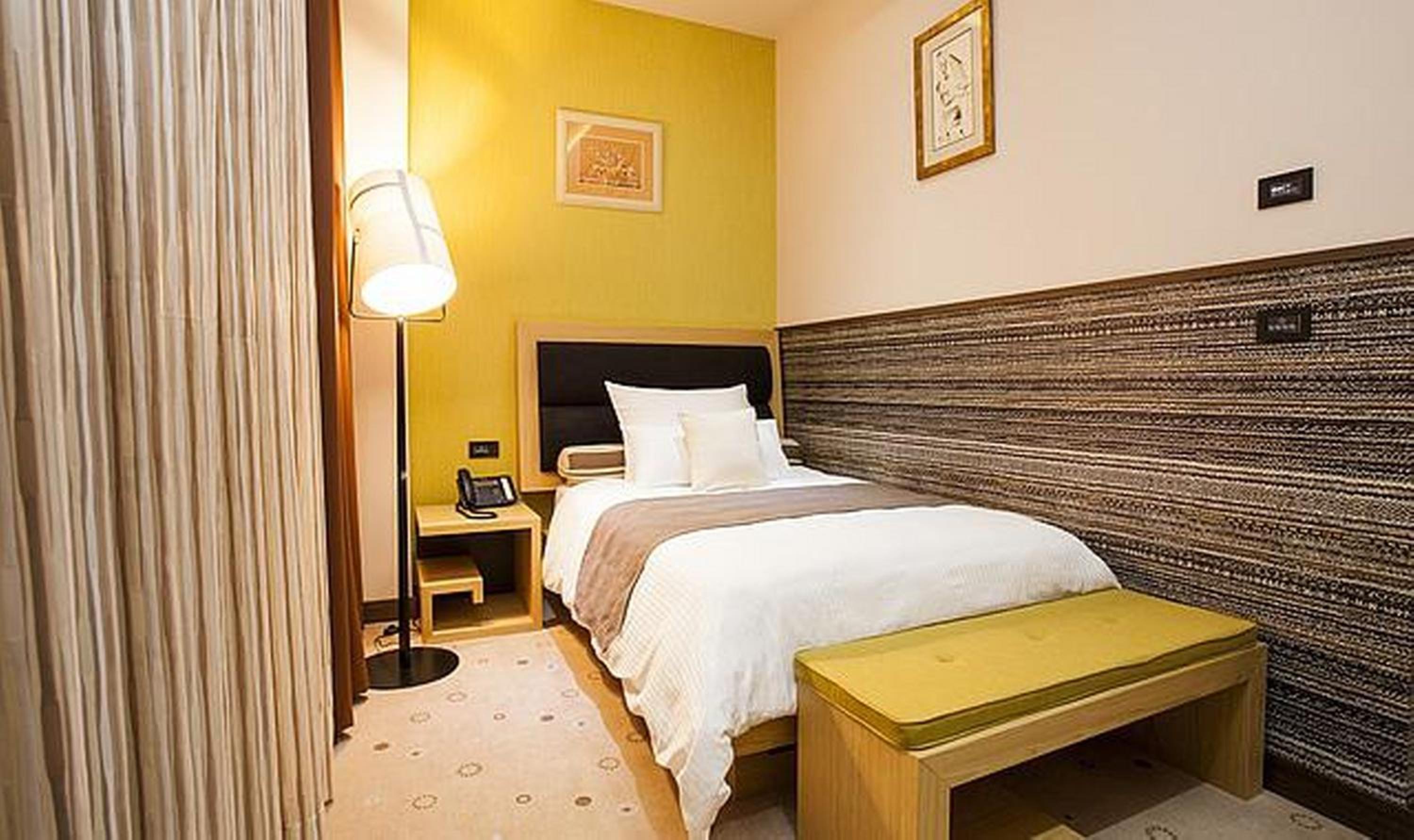 Single Room - Photo 1