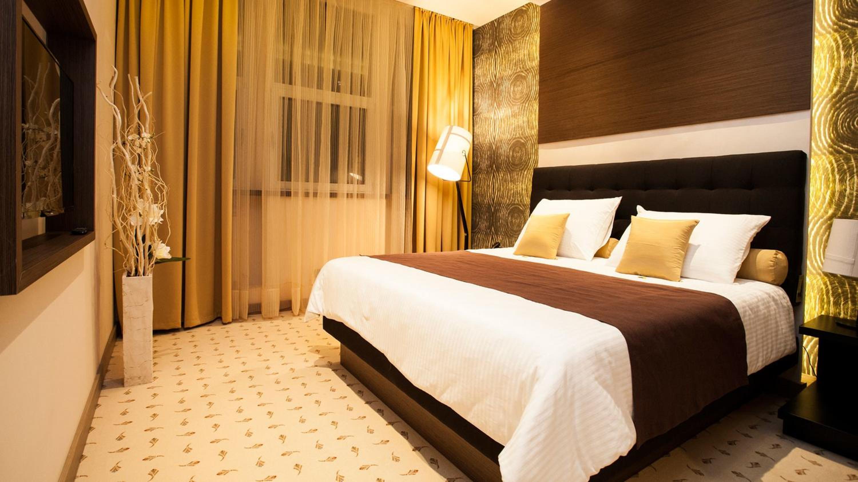 Suite with Hot Tub and Sauna - Free Parking - Photo 13
