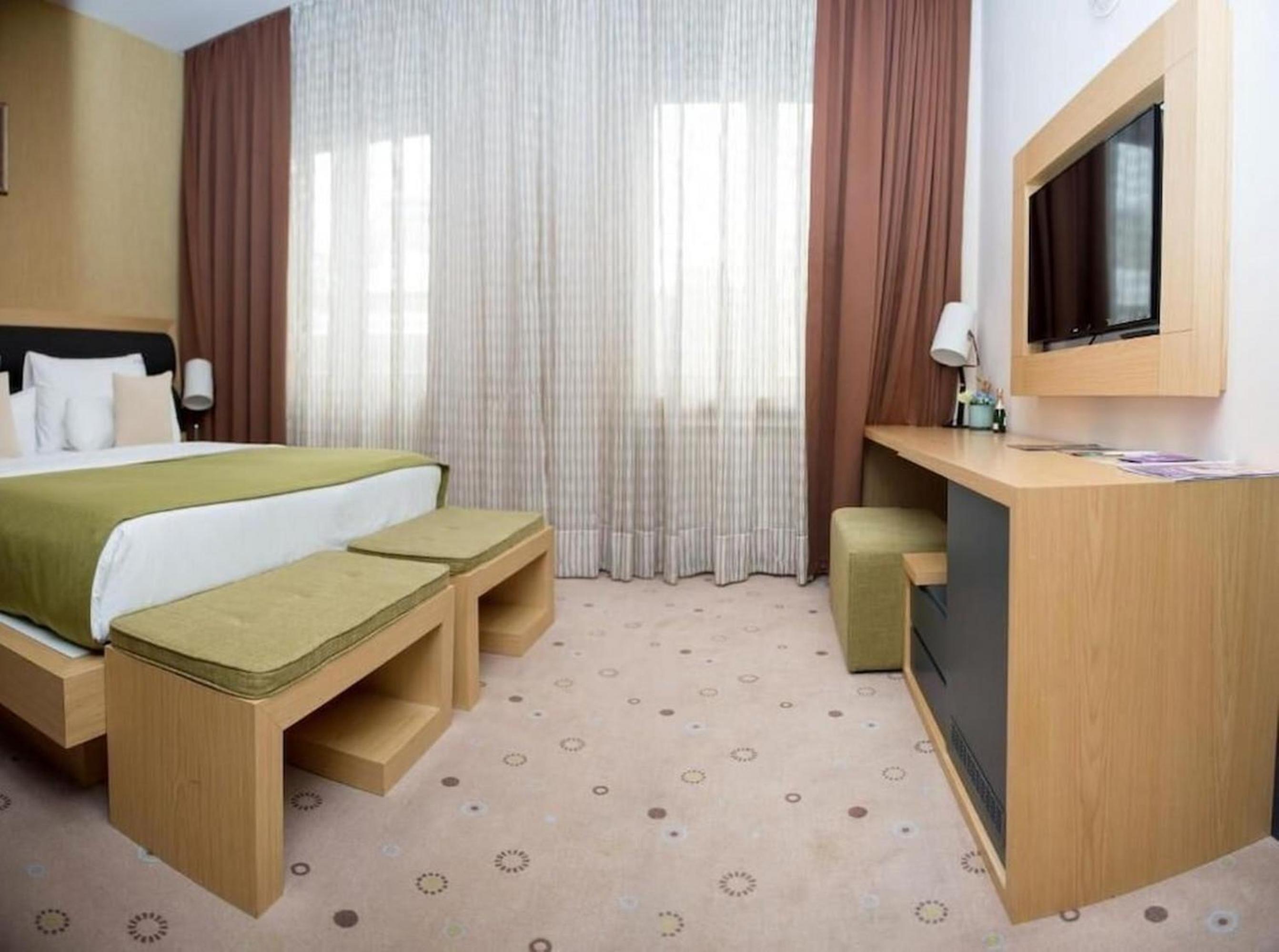 Double or Twin Room - Photo 9