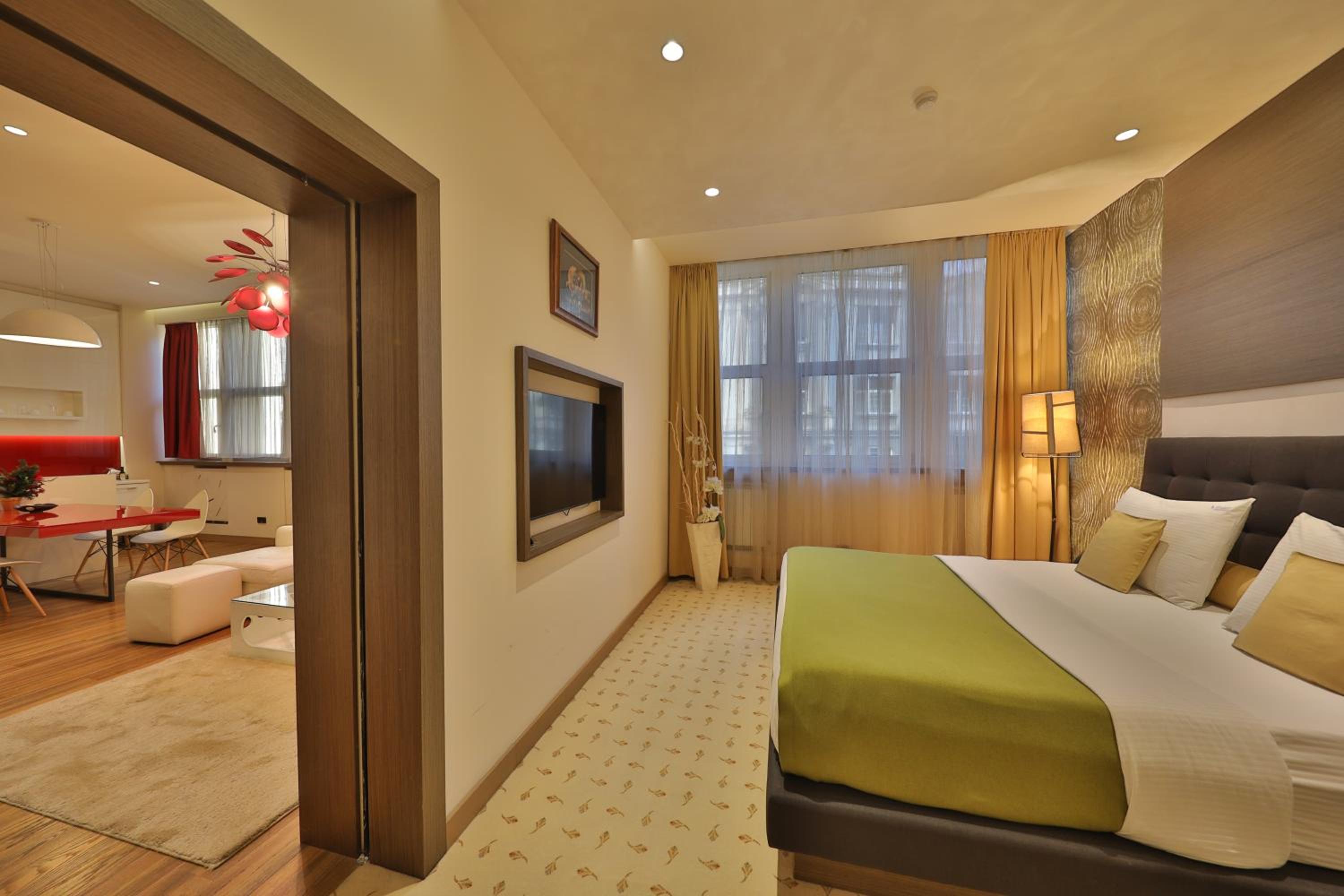 Suite with Hot Tub and Sauna - Free Parking - Photo 21