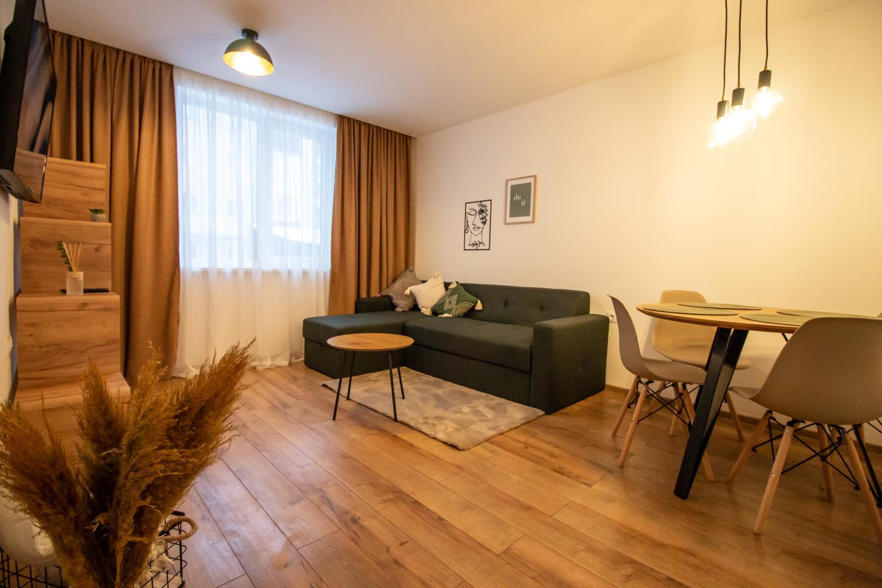 One-Bedroom Apartment photo 1
