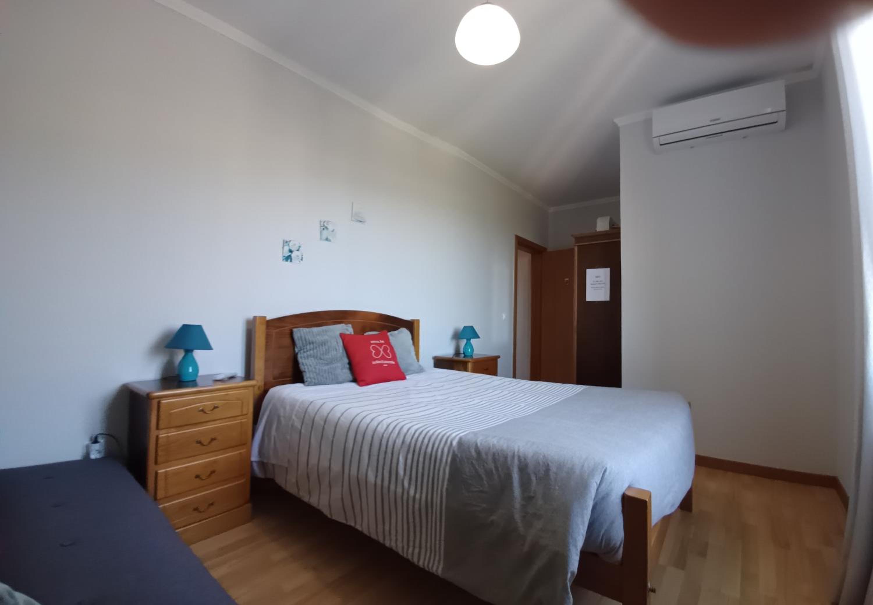 Apartment with Balcony - Photo 4