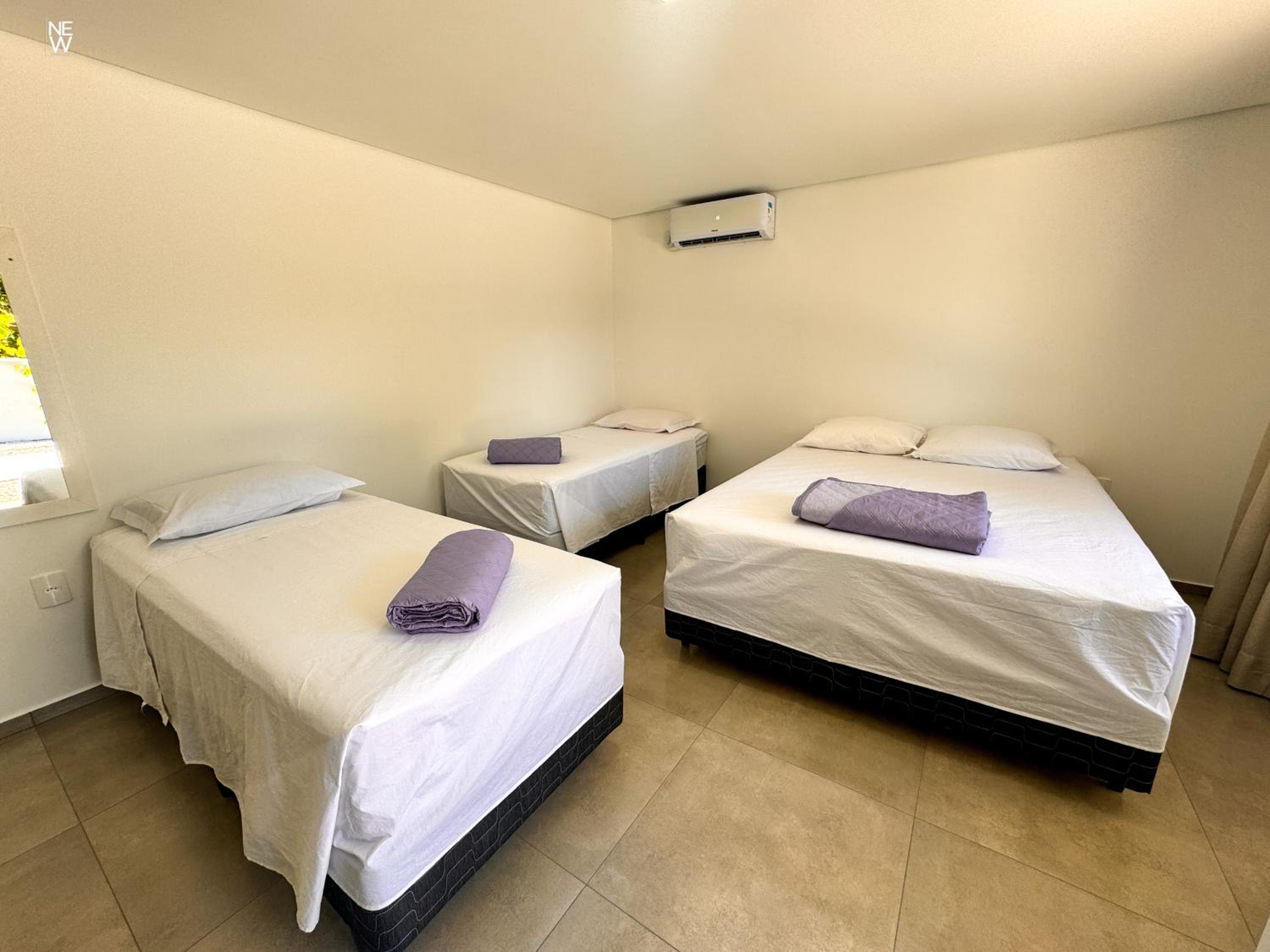 Quadruple Room with Private Bathroom - Photo 6