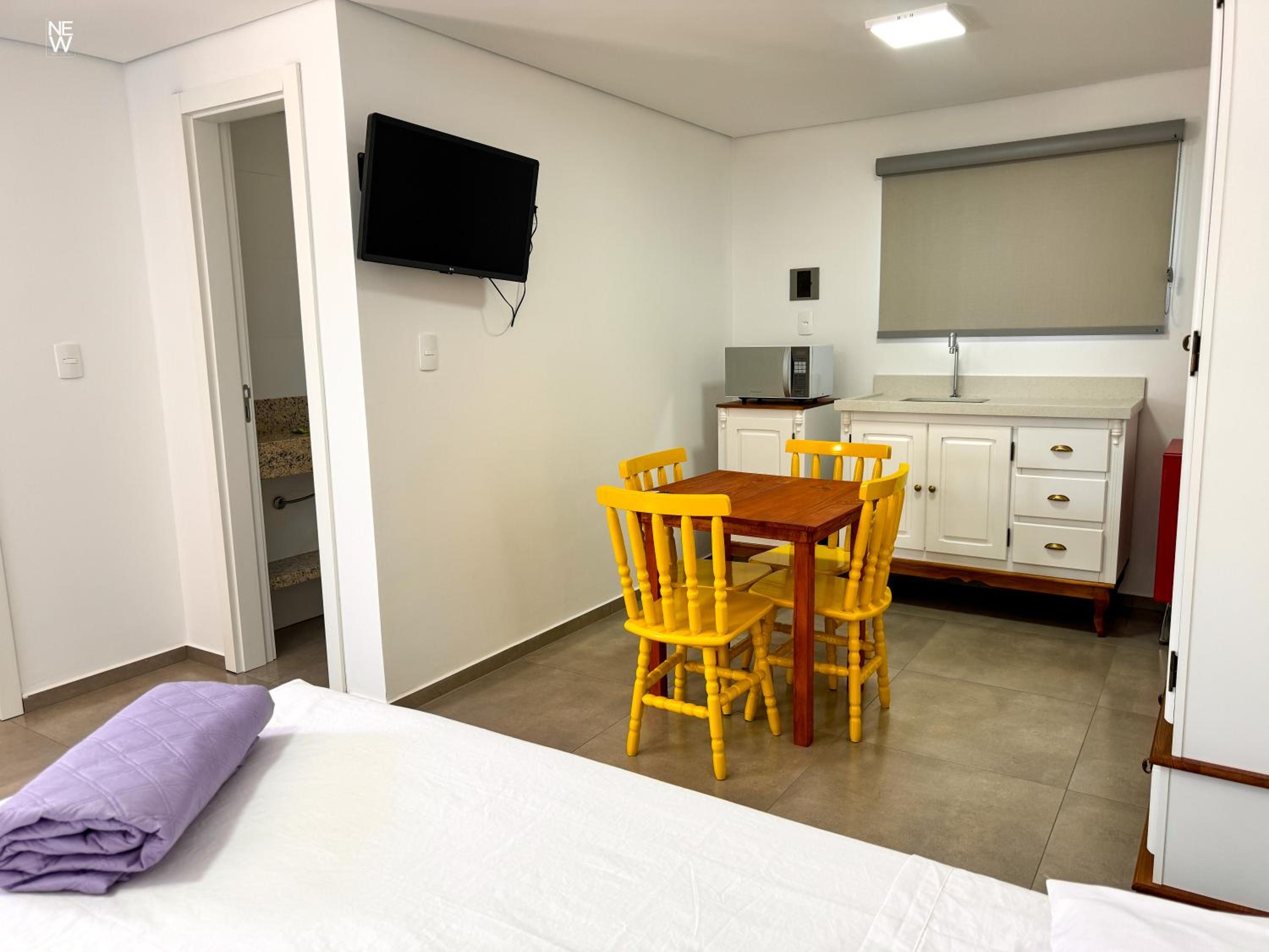 Quadruple Room with Private Bathroom - Photo 1