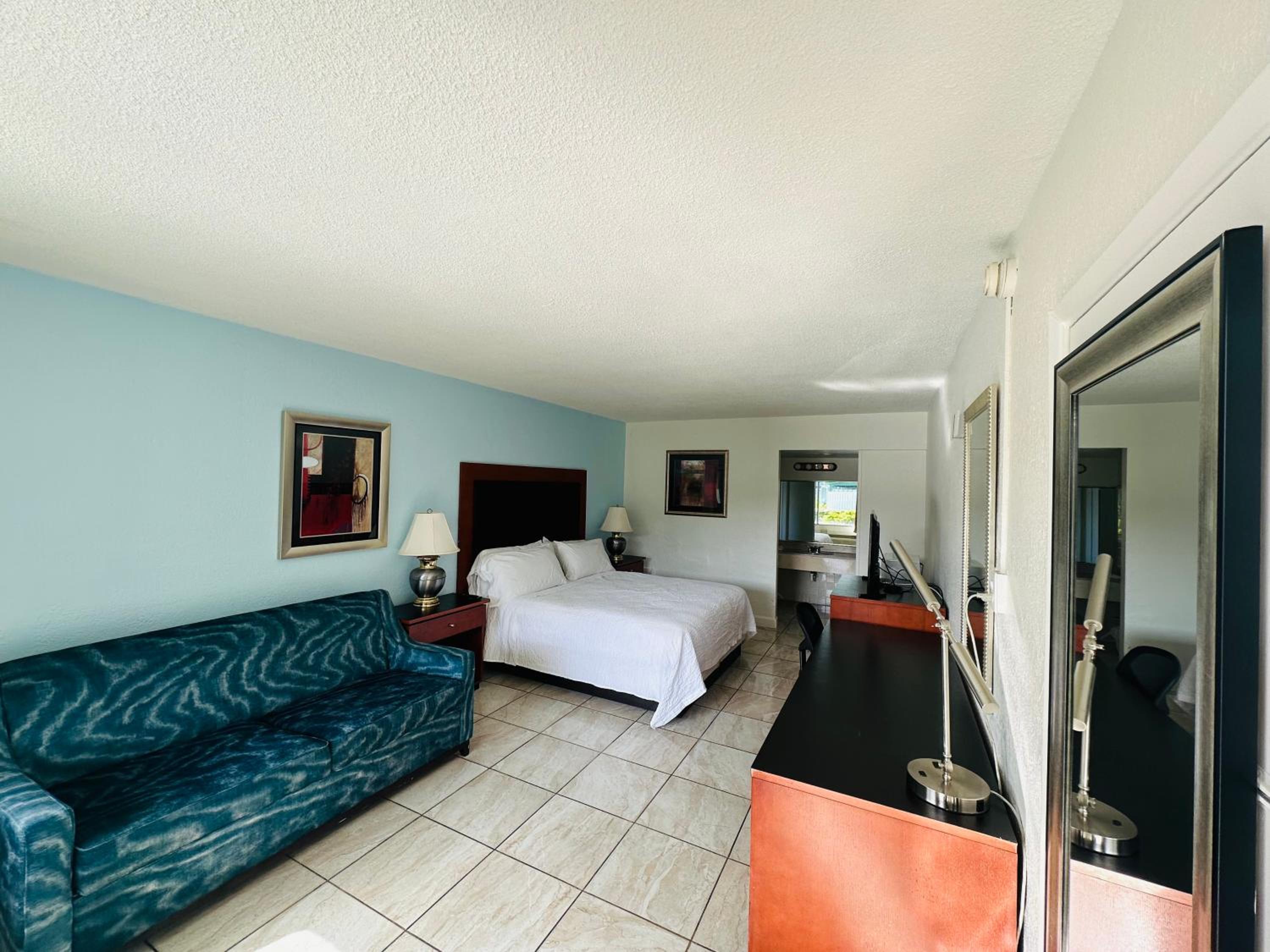 Standard King Room photo 1