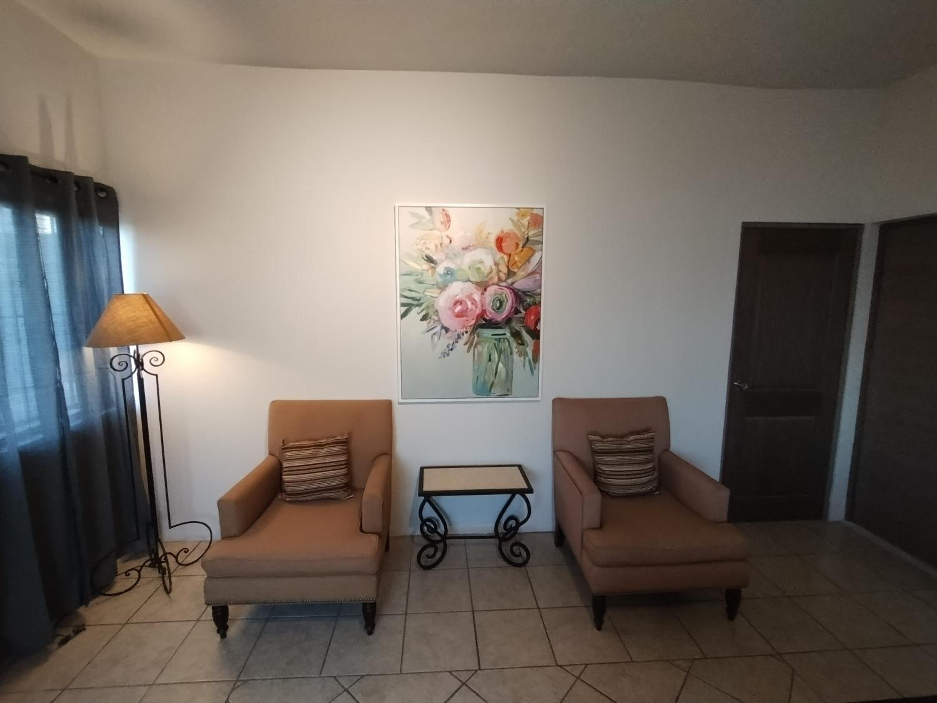 One-Bedroom Apartment photo 3