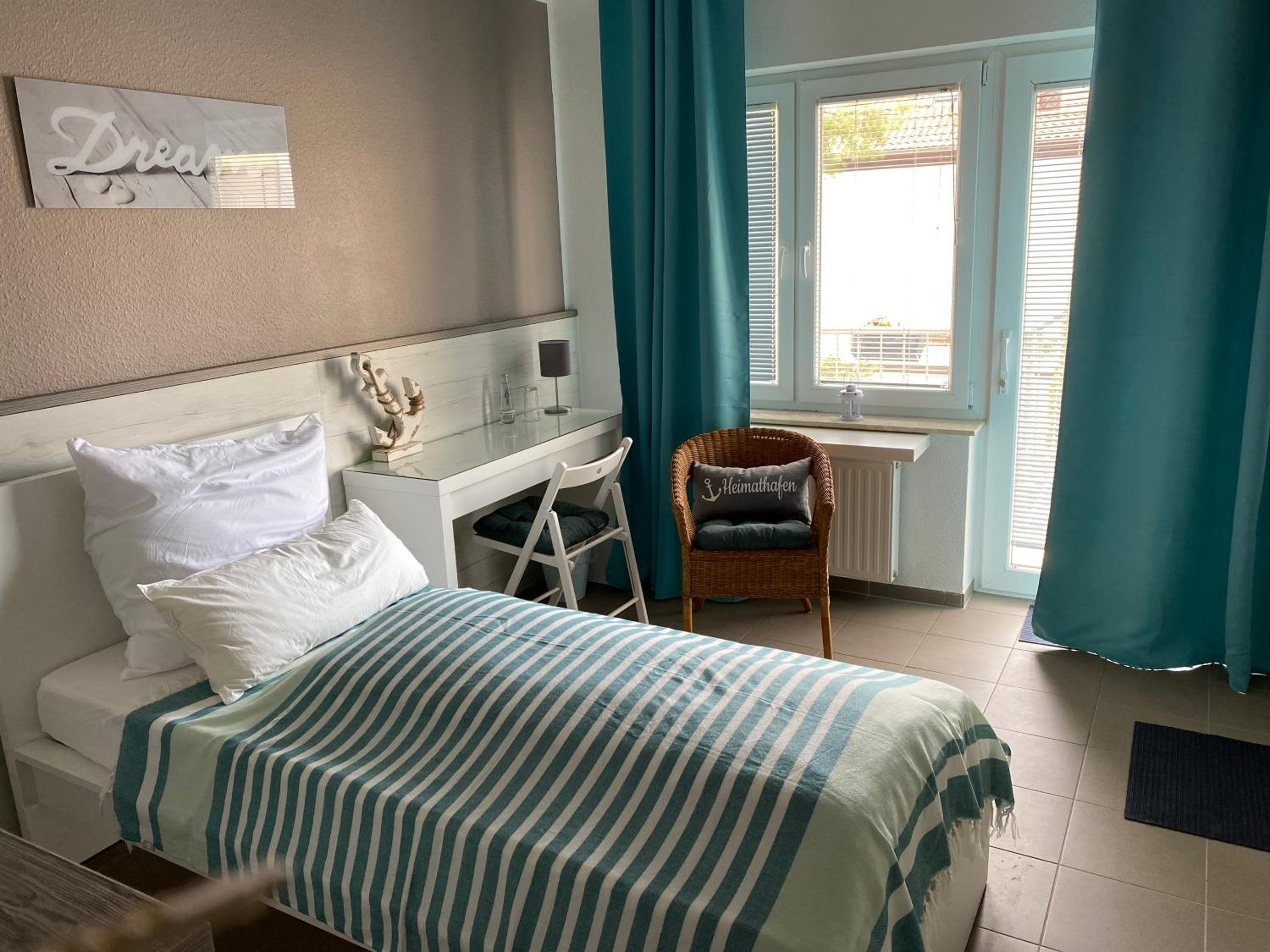 Single Room with Private Bathroom photo 1