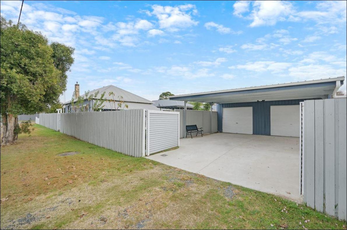 Three-Bedroom House photo 2