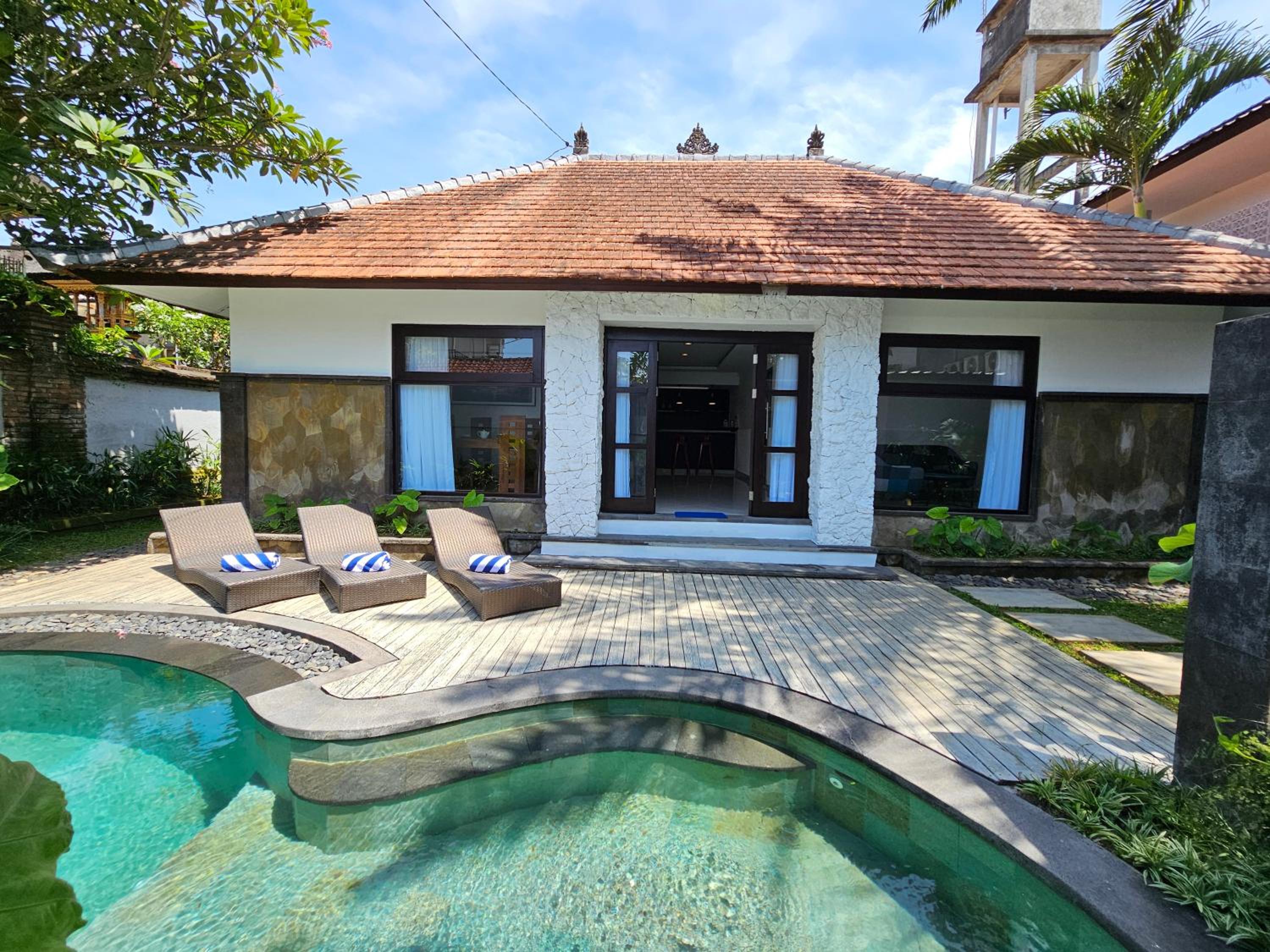 Villa with Private Pool - Photo 8