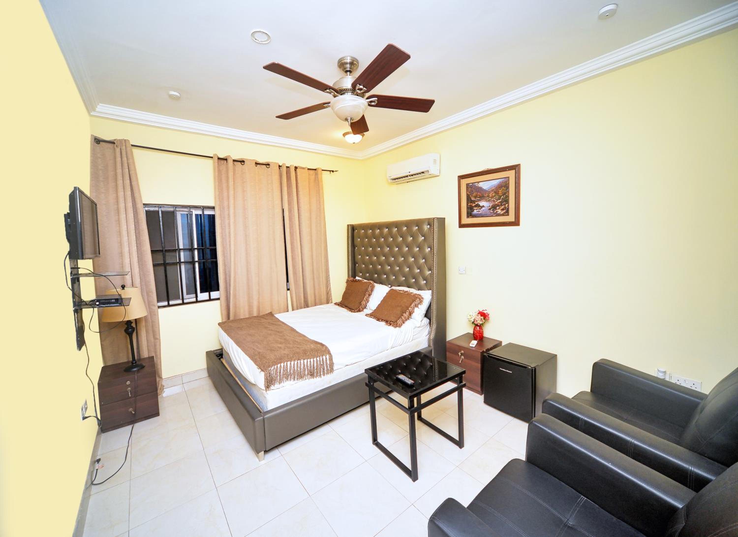 Standard Queen Room