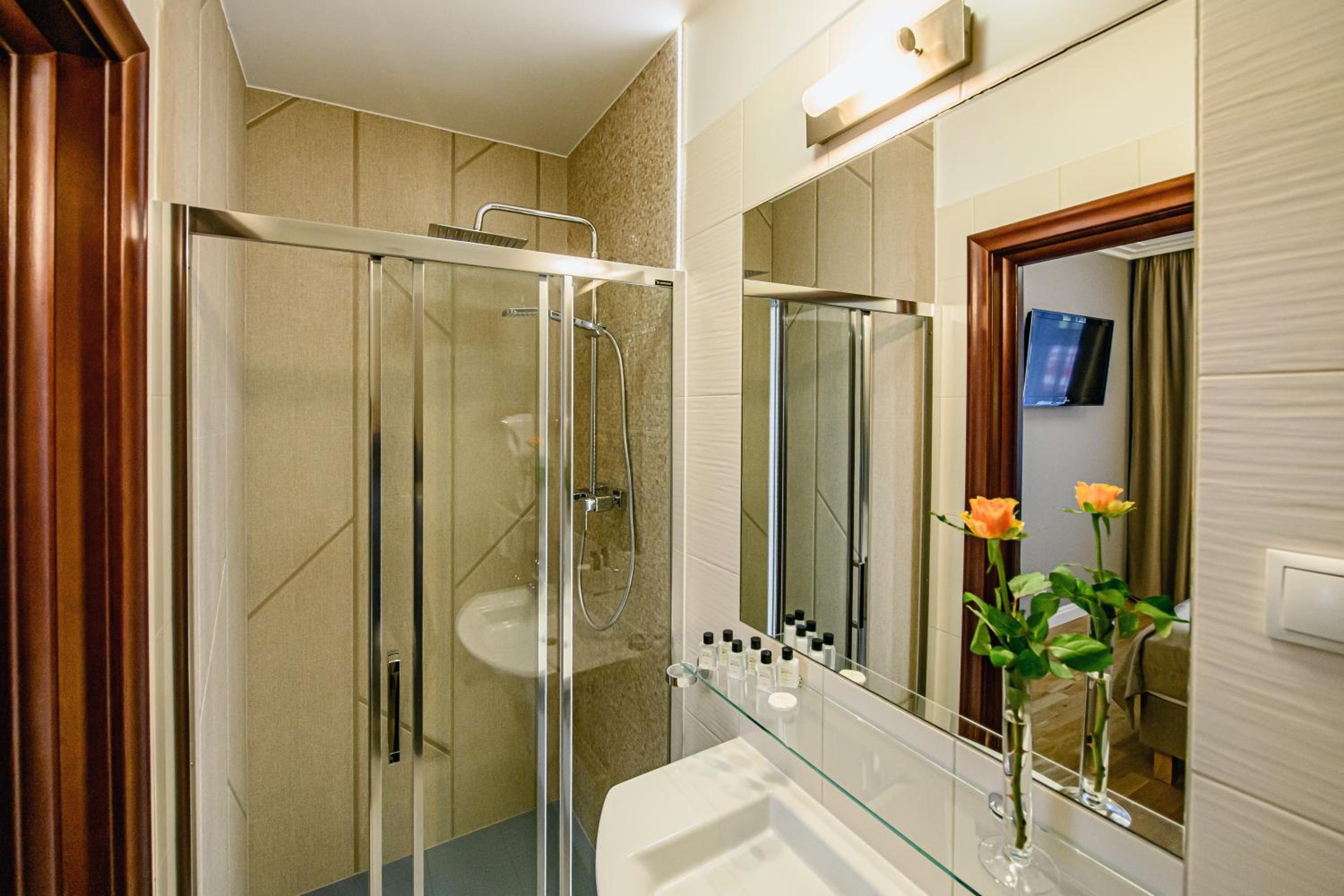 Double or Twin Room - Photo 19