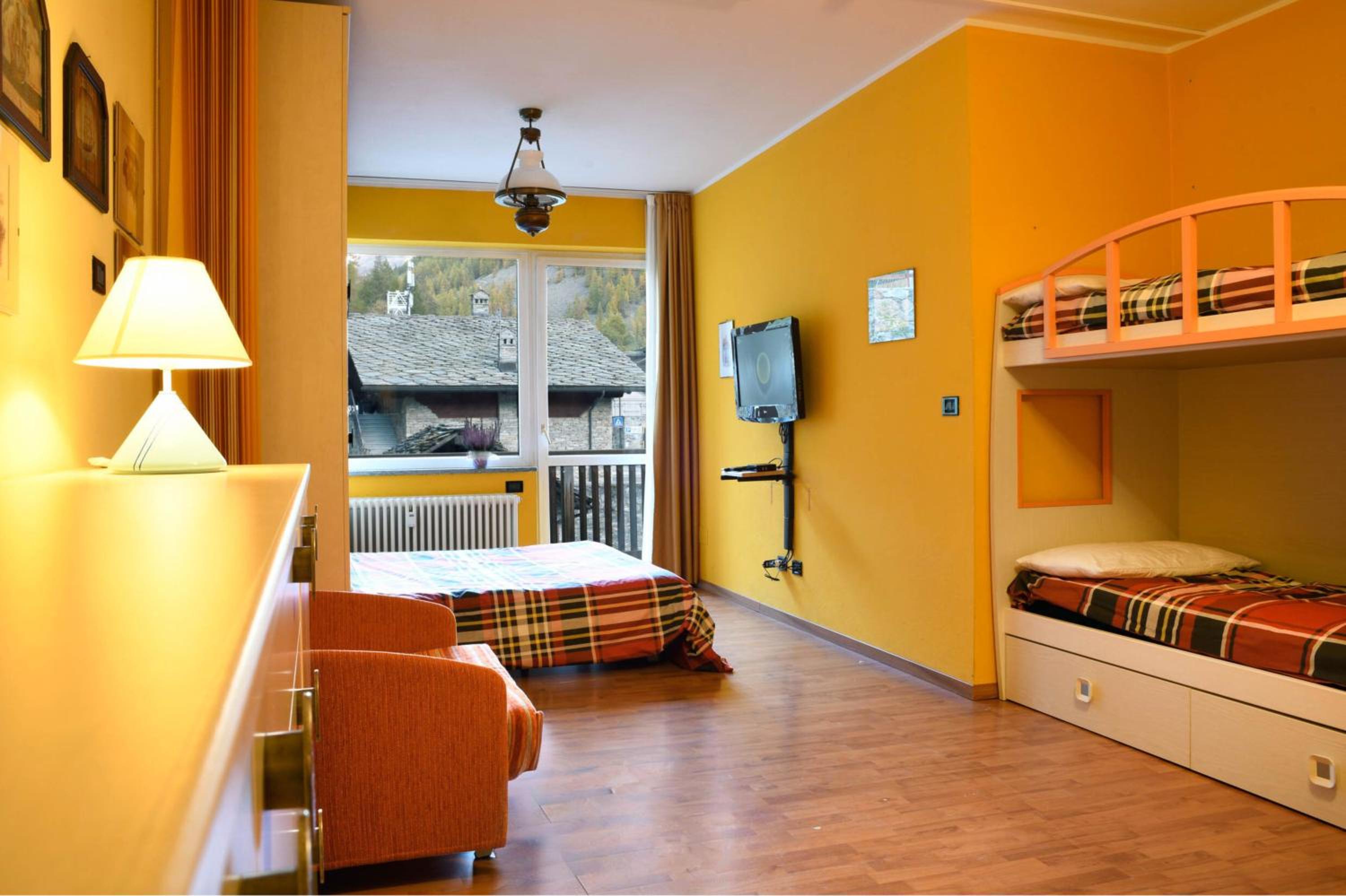 Apartment with Mountain View photo 3