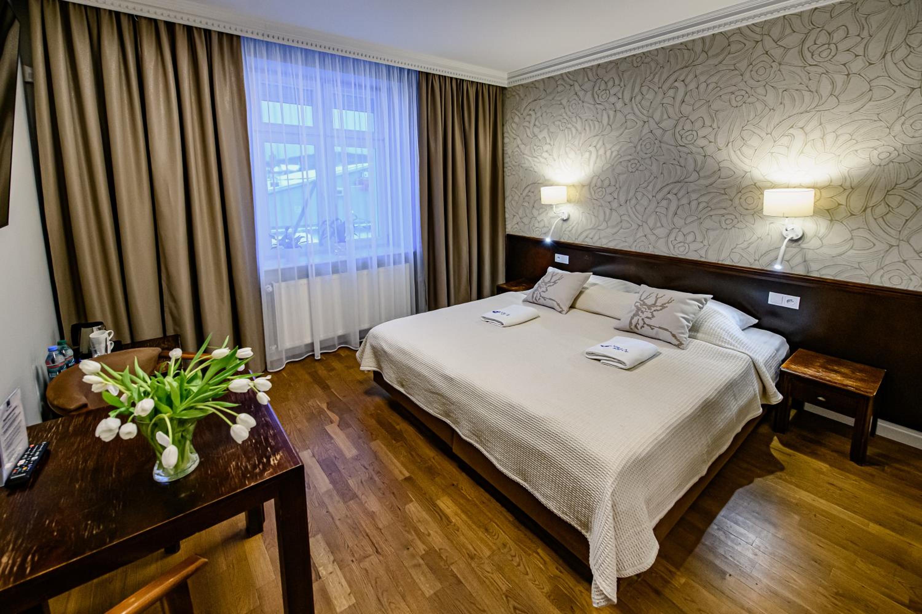 Double or Twin Room - Photo 2