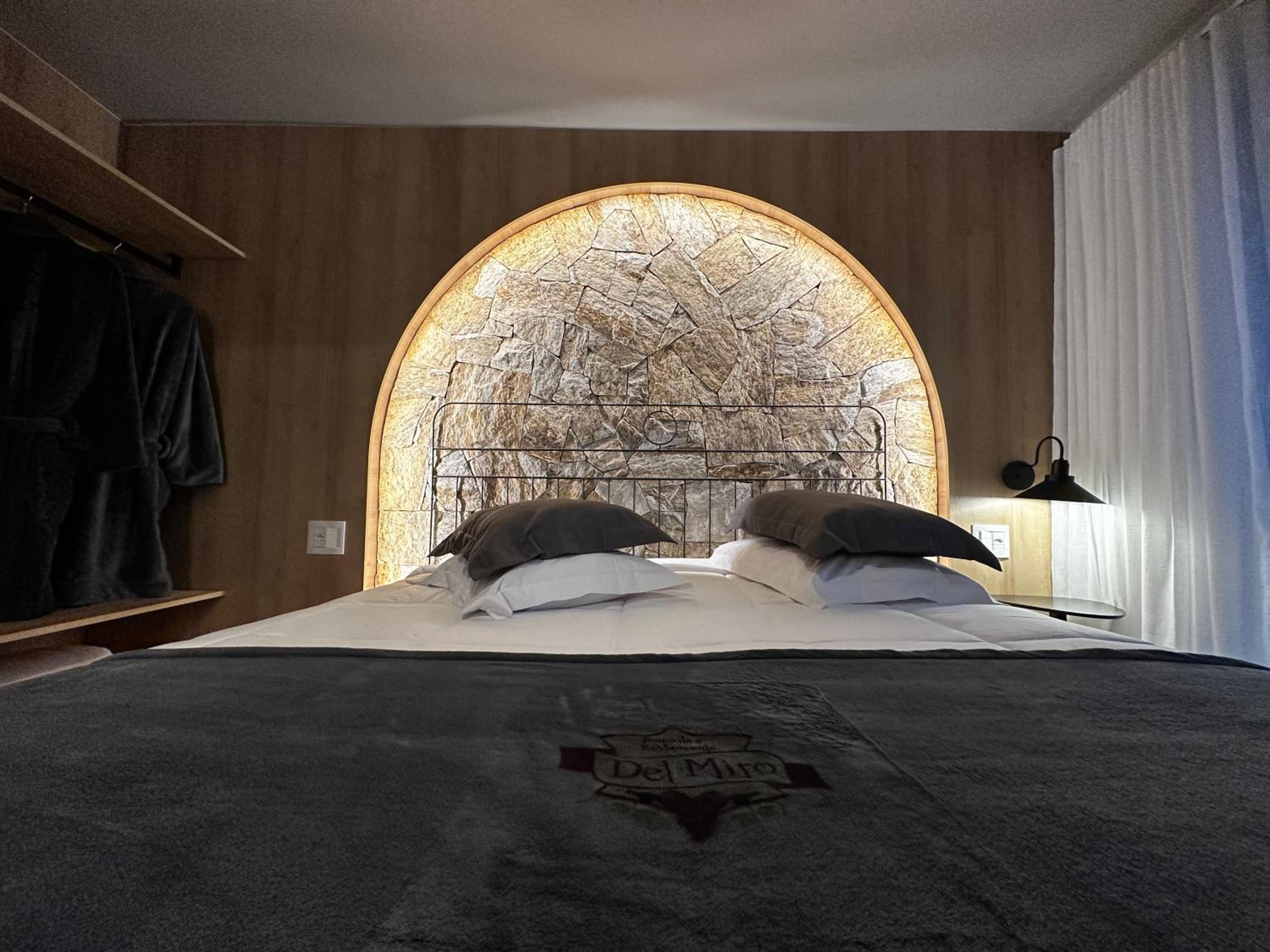 Superior Suite - Photo 8