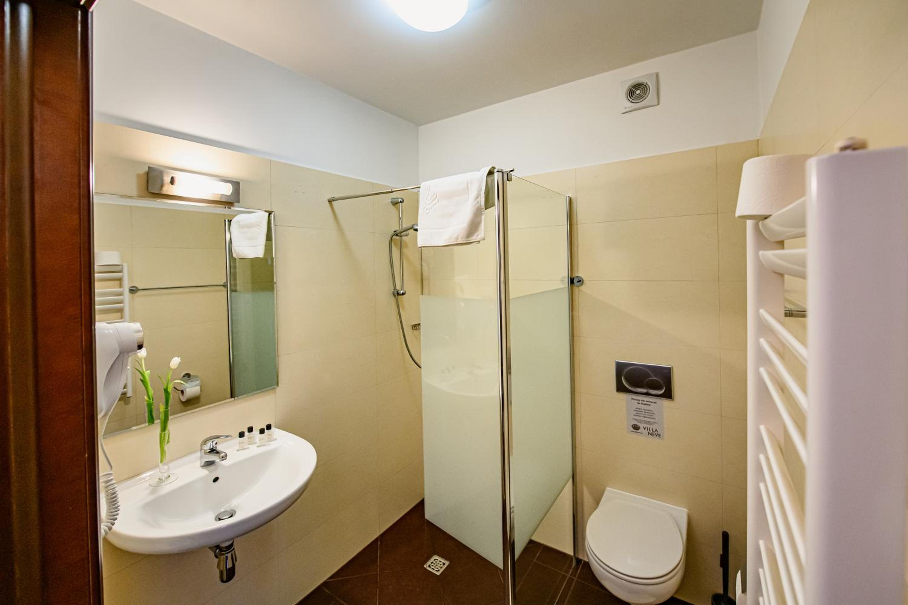 Double or Twin Room - Photo 17
