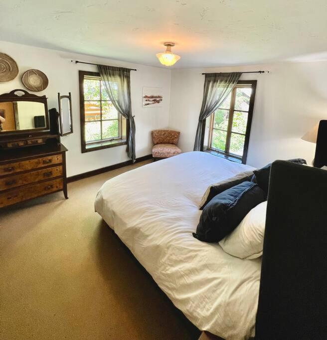 Four-Bedroom House photo 2
