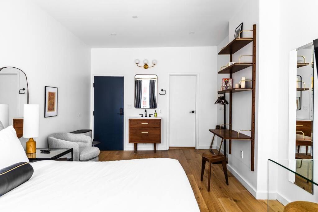 Deluxe King Room photo 3