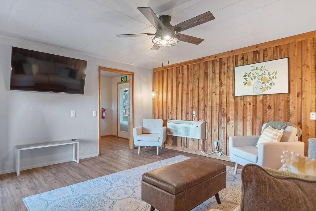 One-Bedroom House photo 1