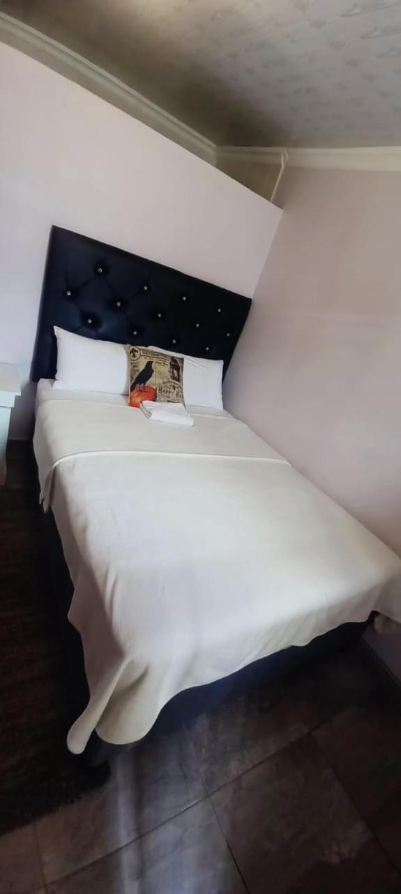 Double Room with Private Bathroom photo 1