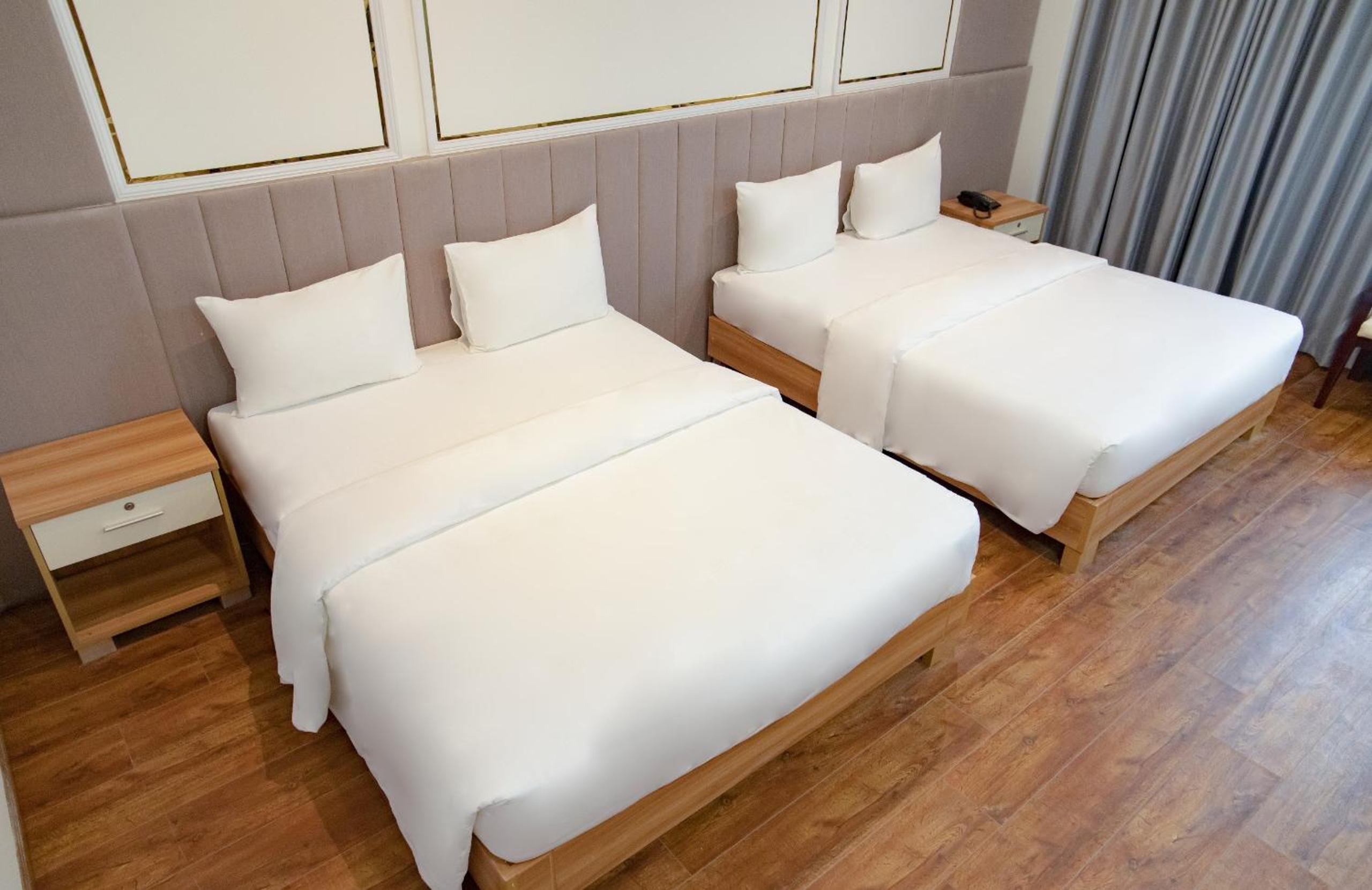 Deluxe Family Room - Photo 2