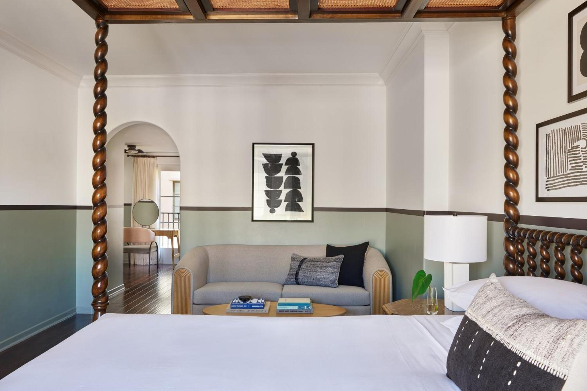 King Suite with Juliet Balcony - Photo 2