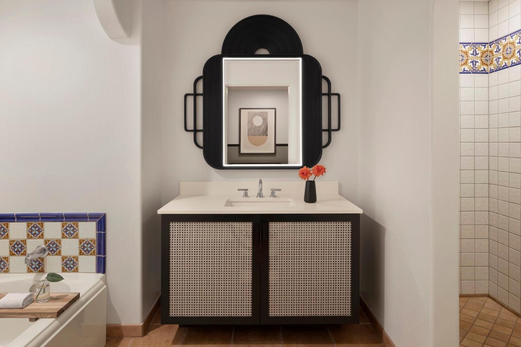 One-Bedroom King Suite with Juliet Balcony - Photo 2