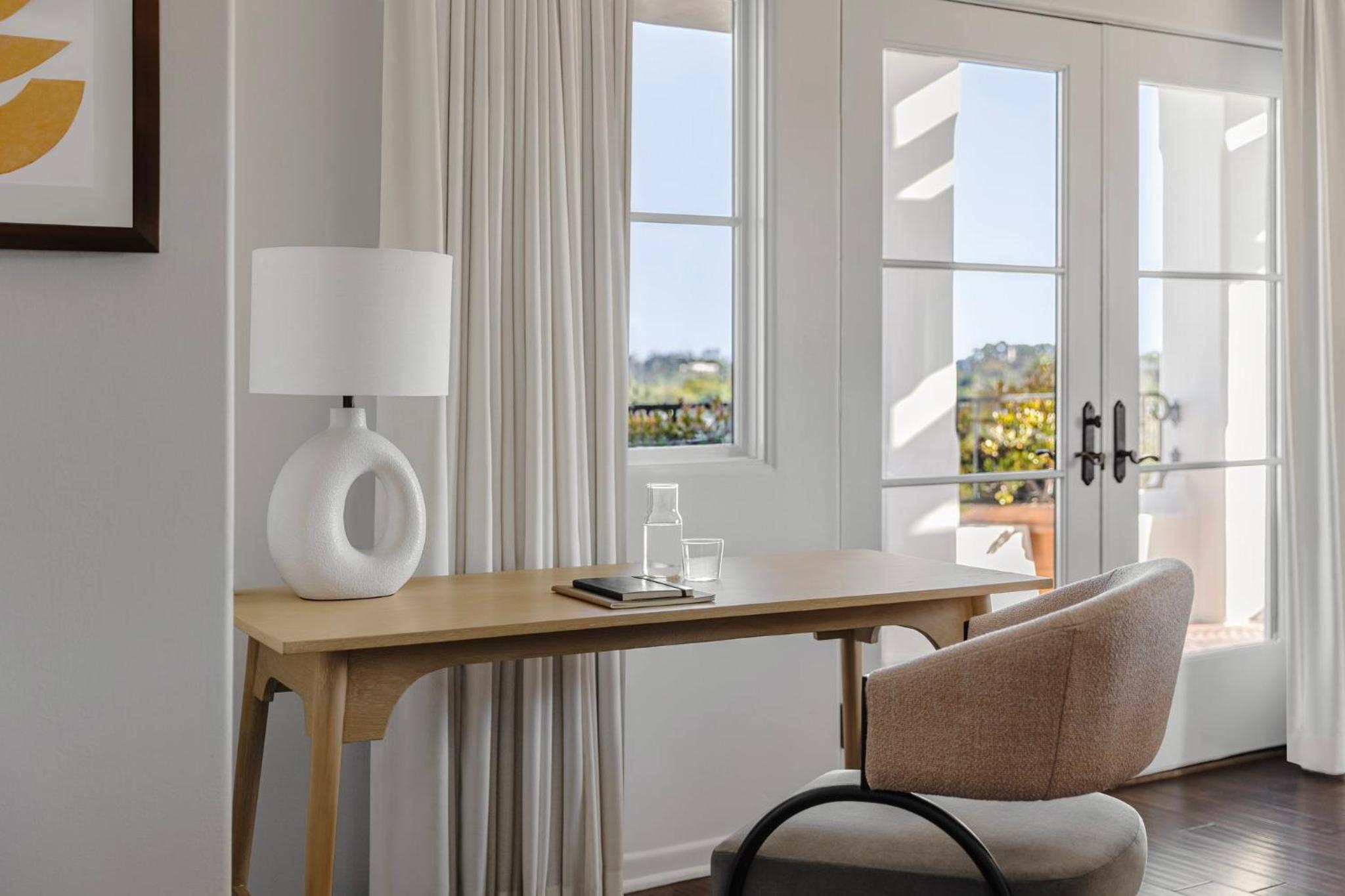 Canary King Suite - Accessible - Photo 15
