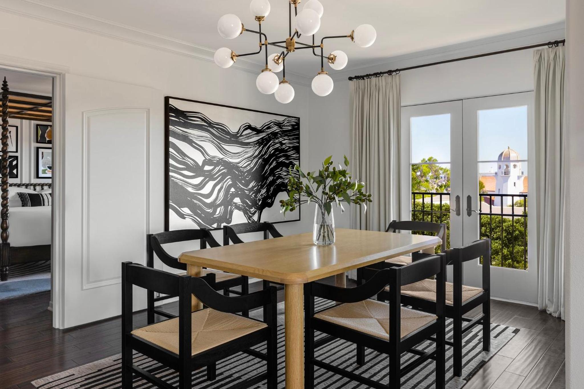 Canary King Suite - Accessible - Photo 17