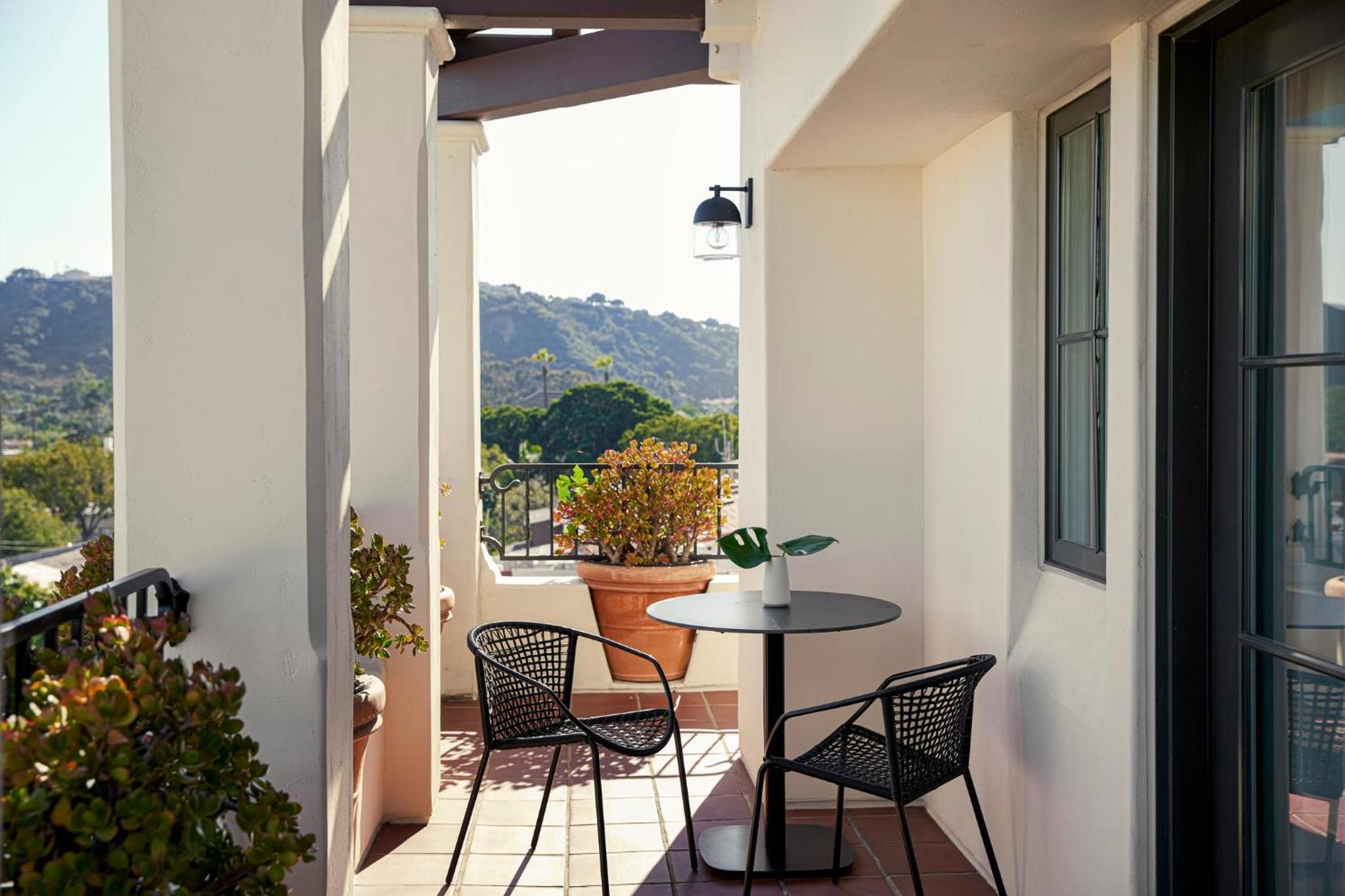 Canary King Suite - Accessible - Photo 4