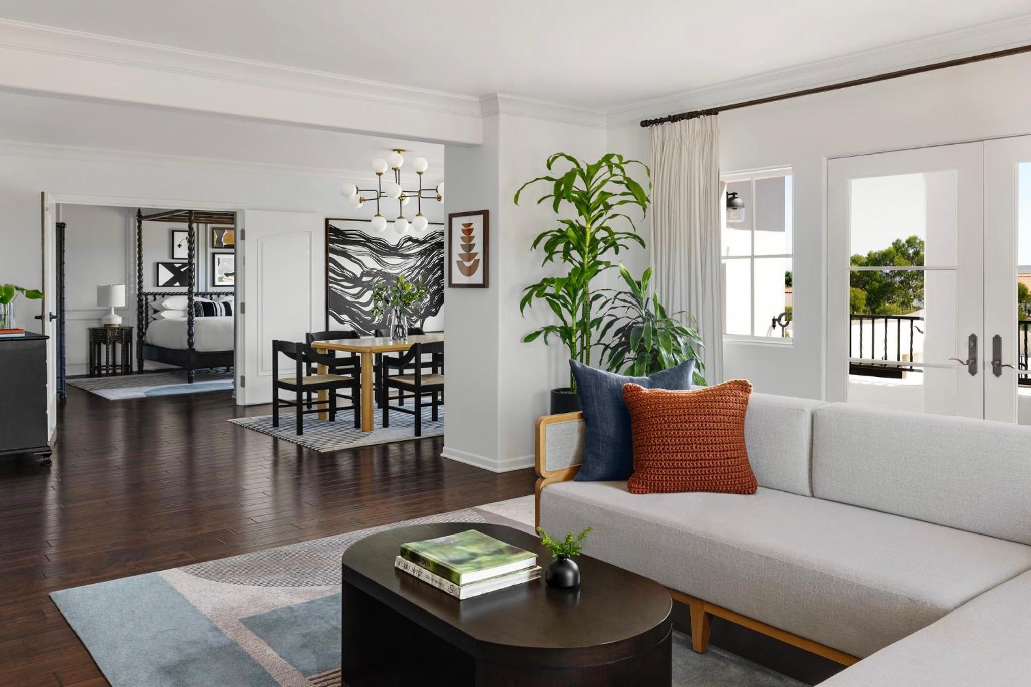Canary King Suite - Accessible - Photo 16