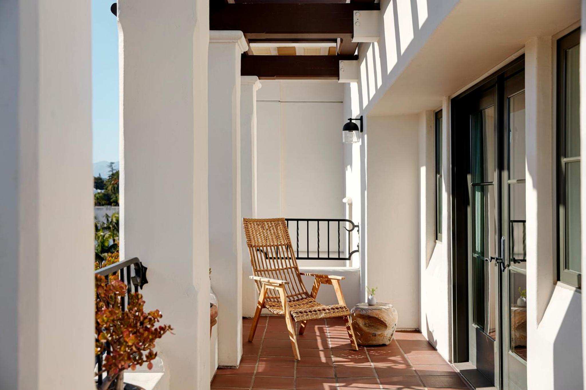 Canary King Suite - Accessible - Photo 9