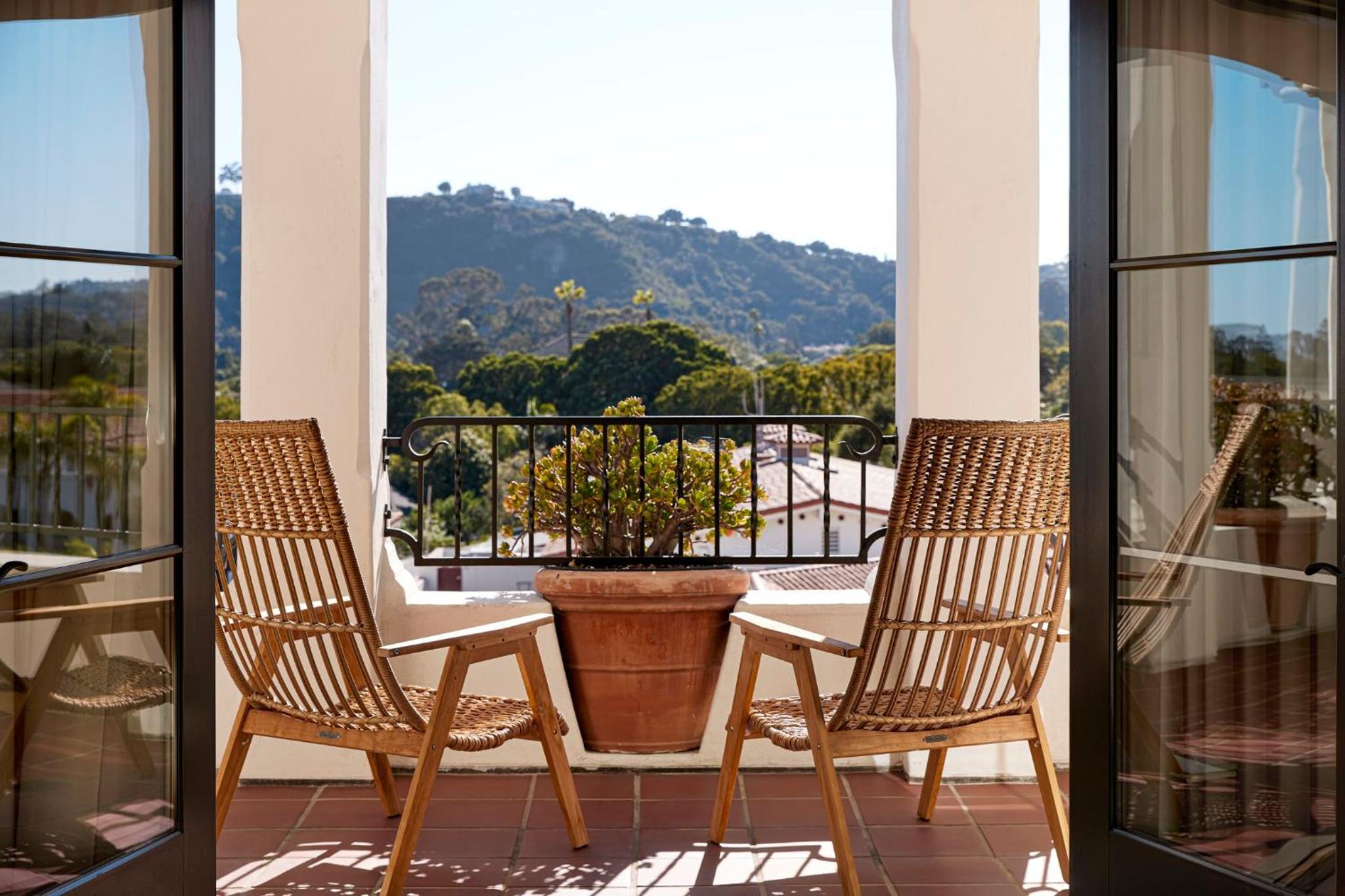 Canary King Suite - Accessible - Photo 5