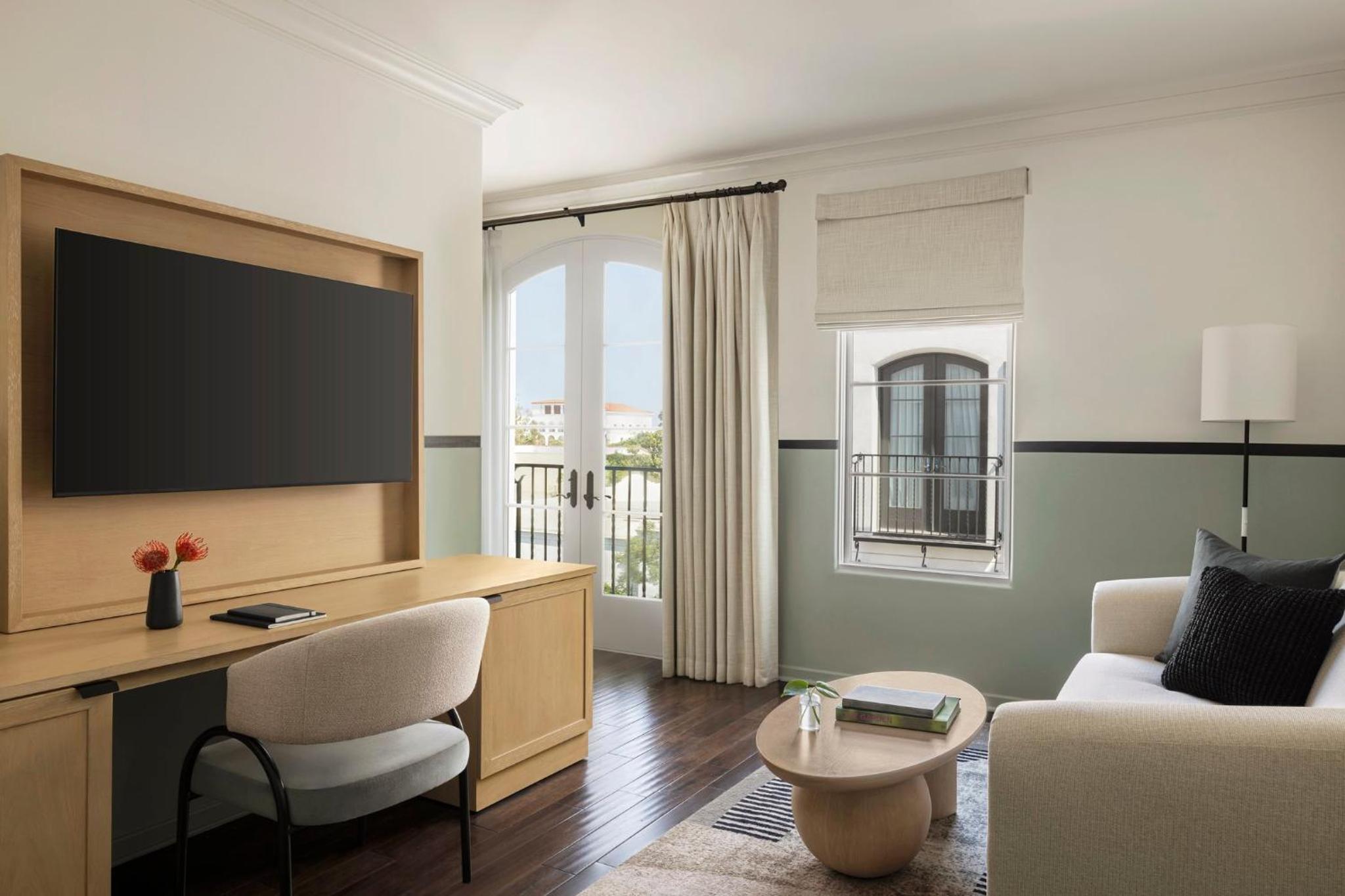 King Suite with Juliet Balcony - Photo 3