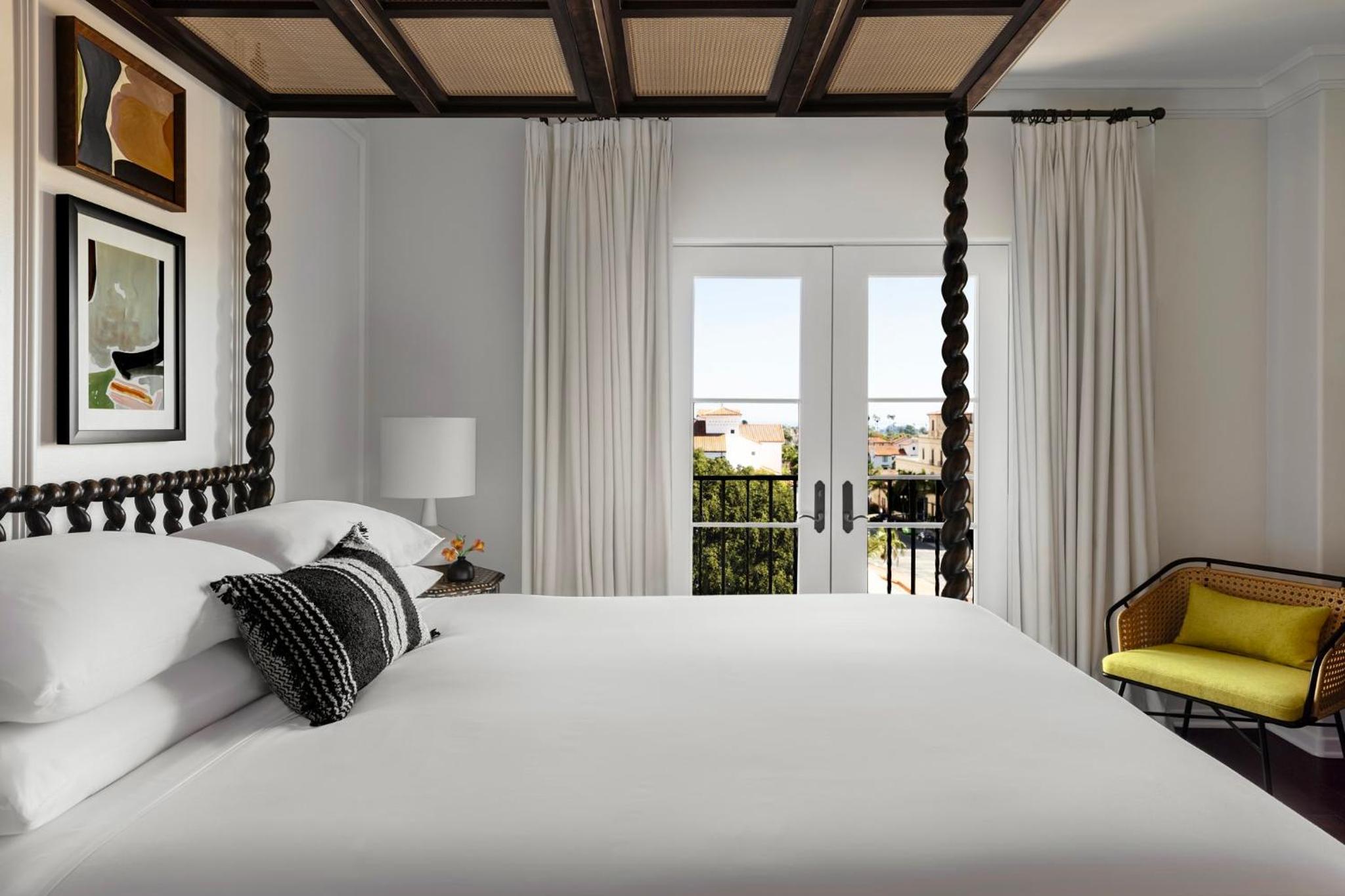 Canary King Suite - Accessible - Photo 12