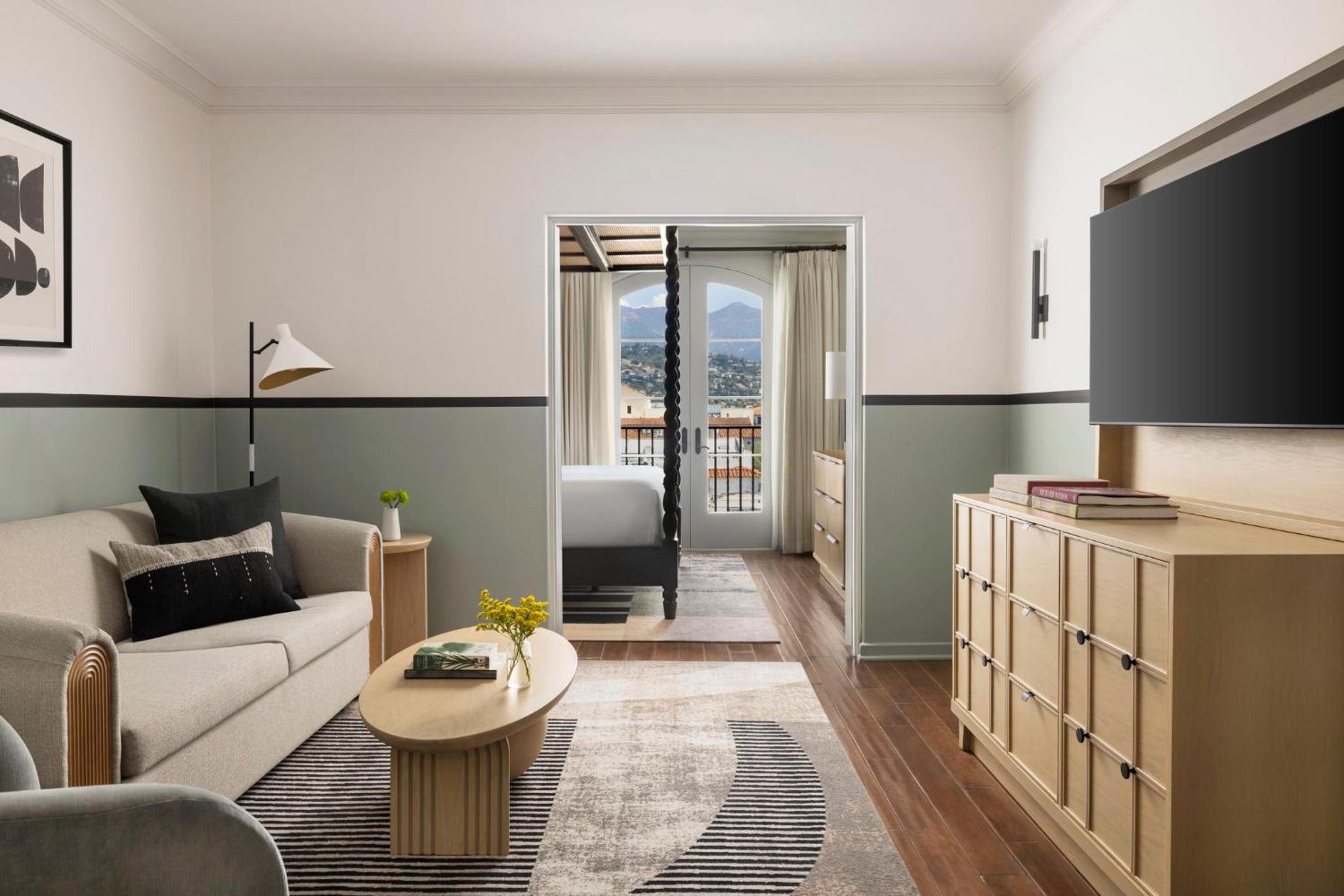 One-Bedroom King Suite with Juliet Balcony - Photo 4