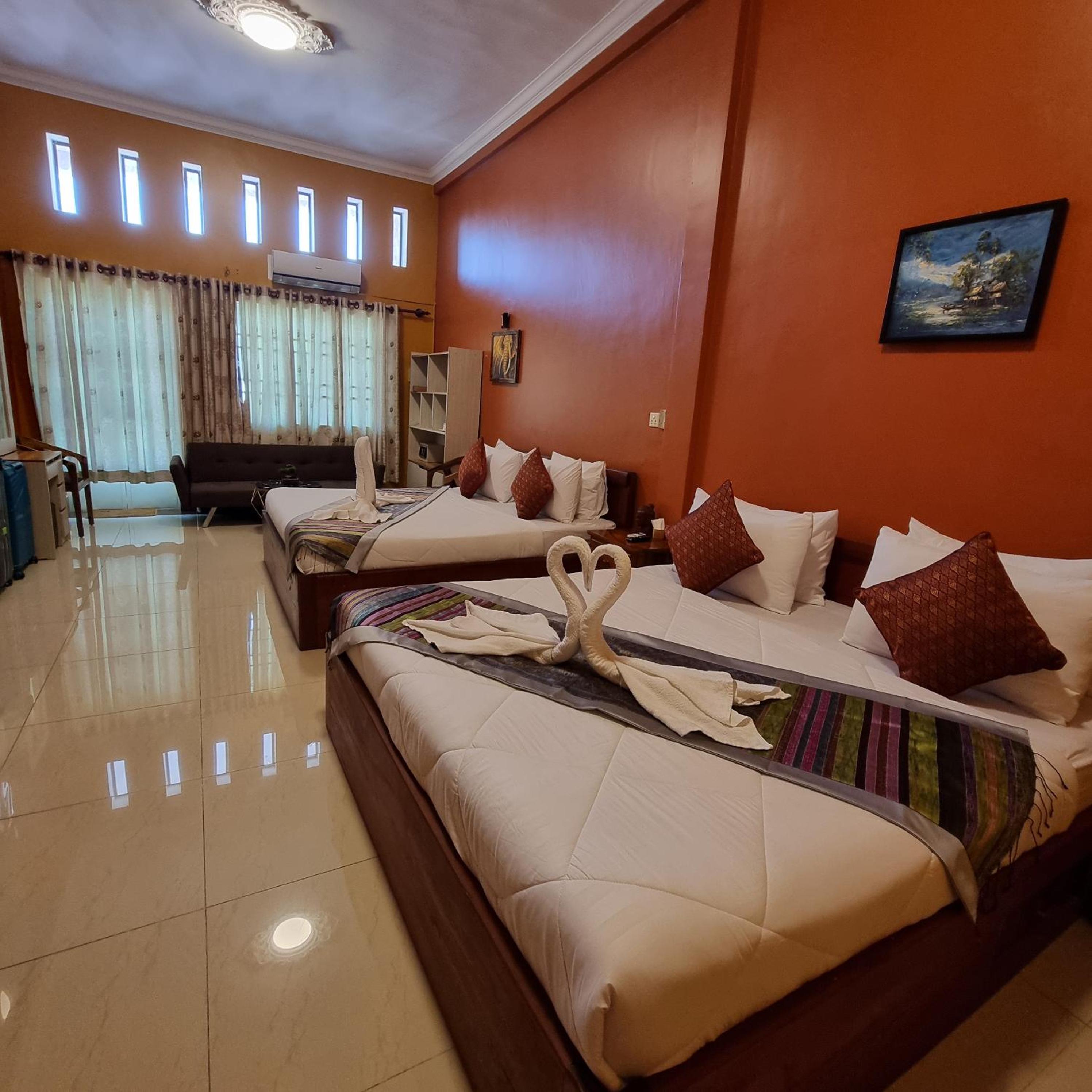 King Room with Balcony - Photo 13