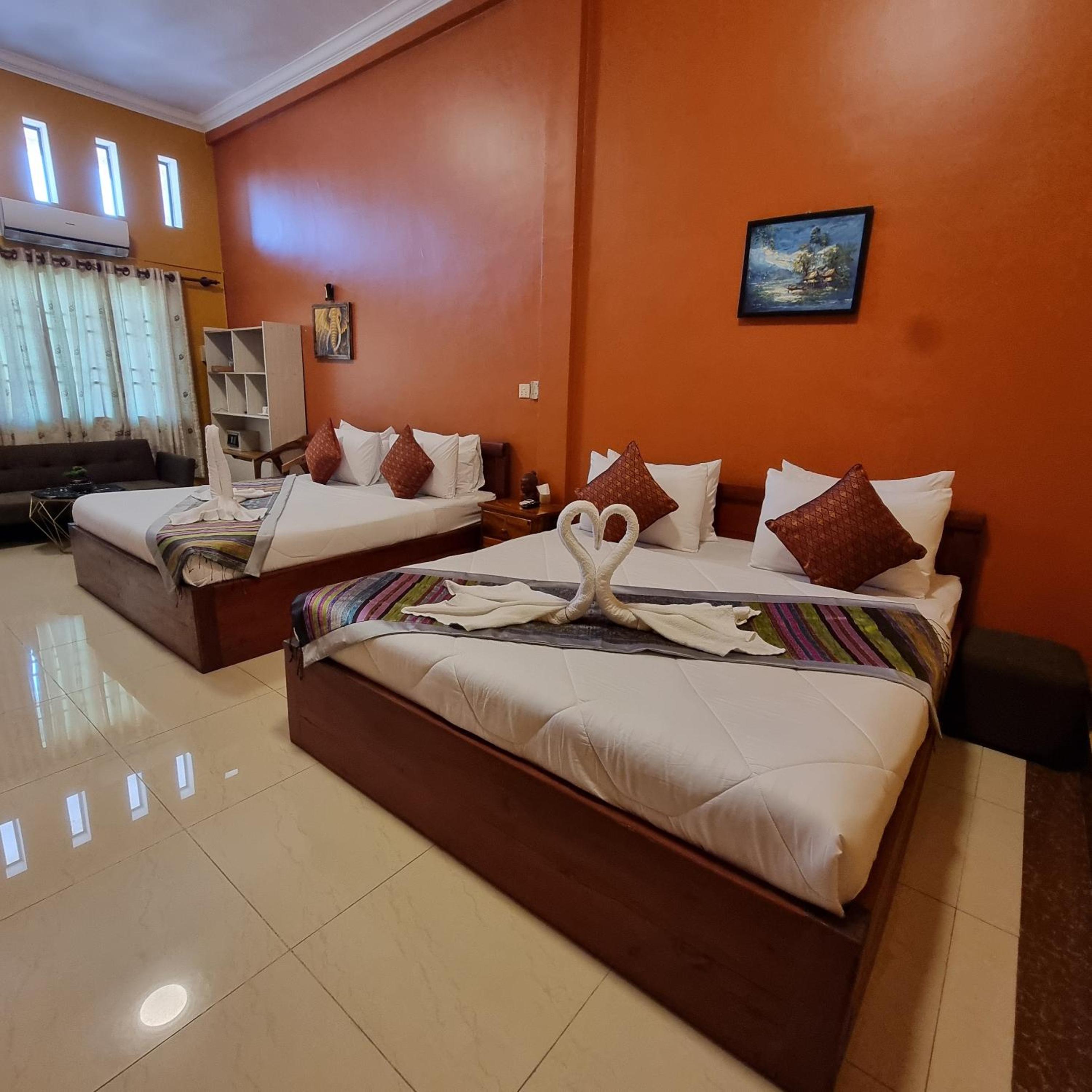 King Room with Balcony - Photo 14