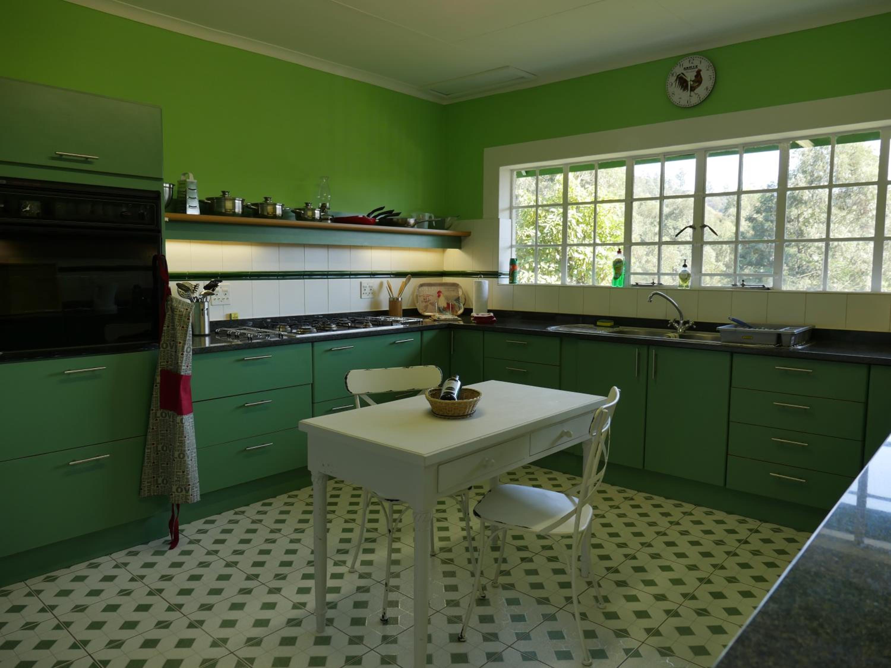 Deluxe Family Suite - Photo 9