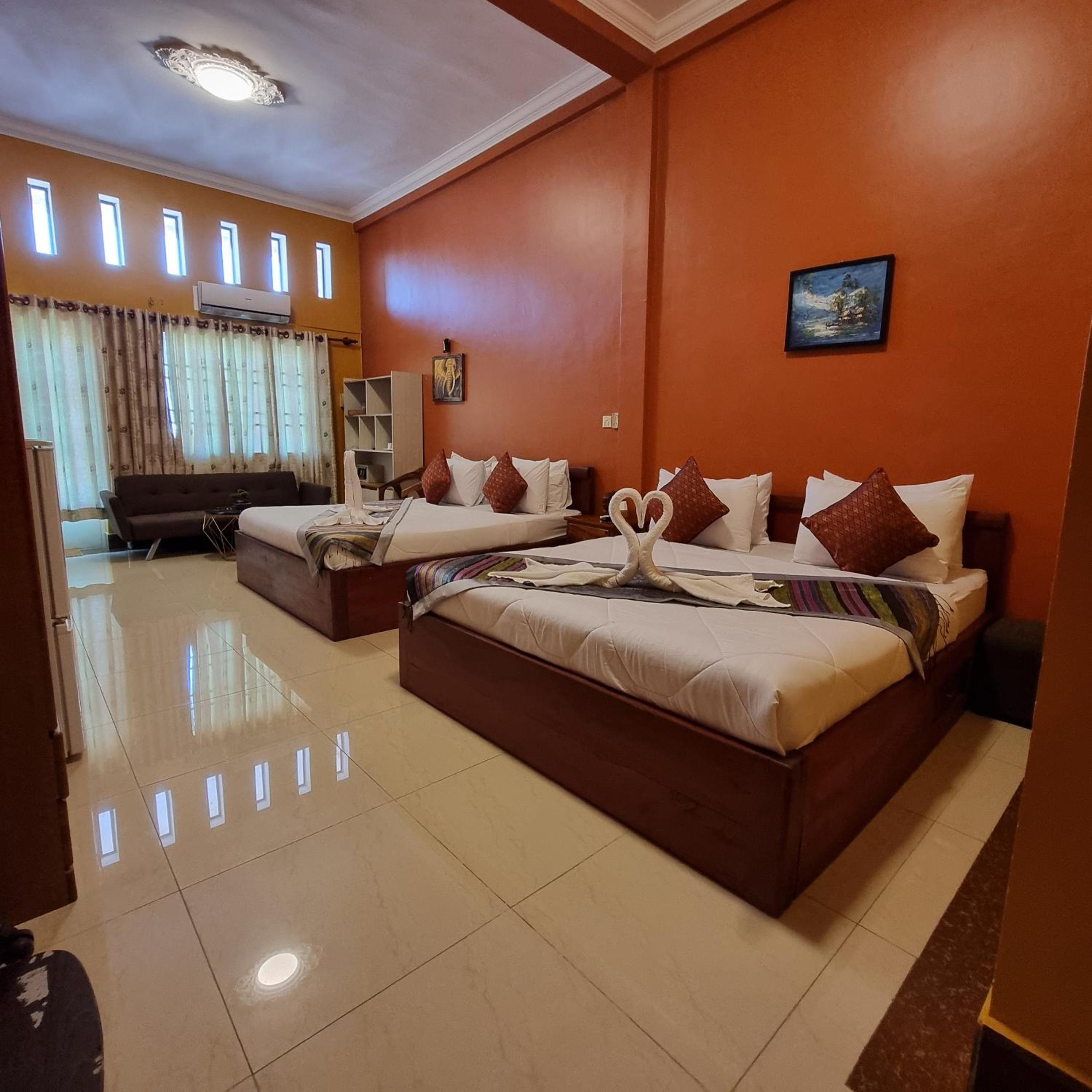 King Room with Balcony - Photo 15