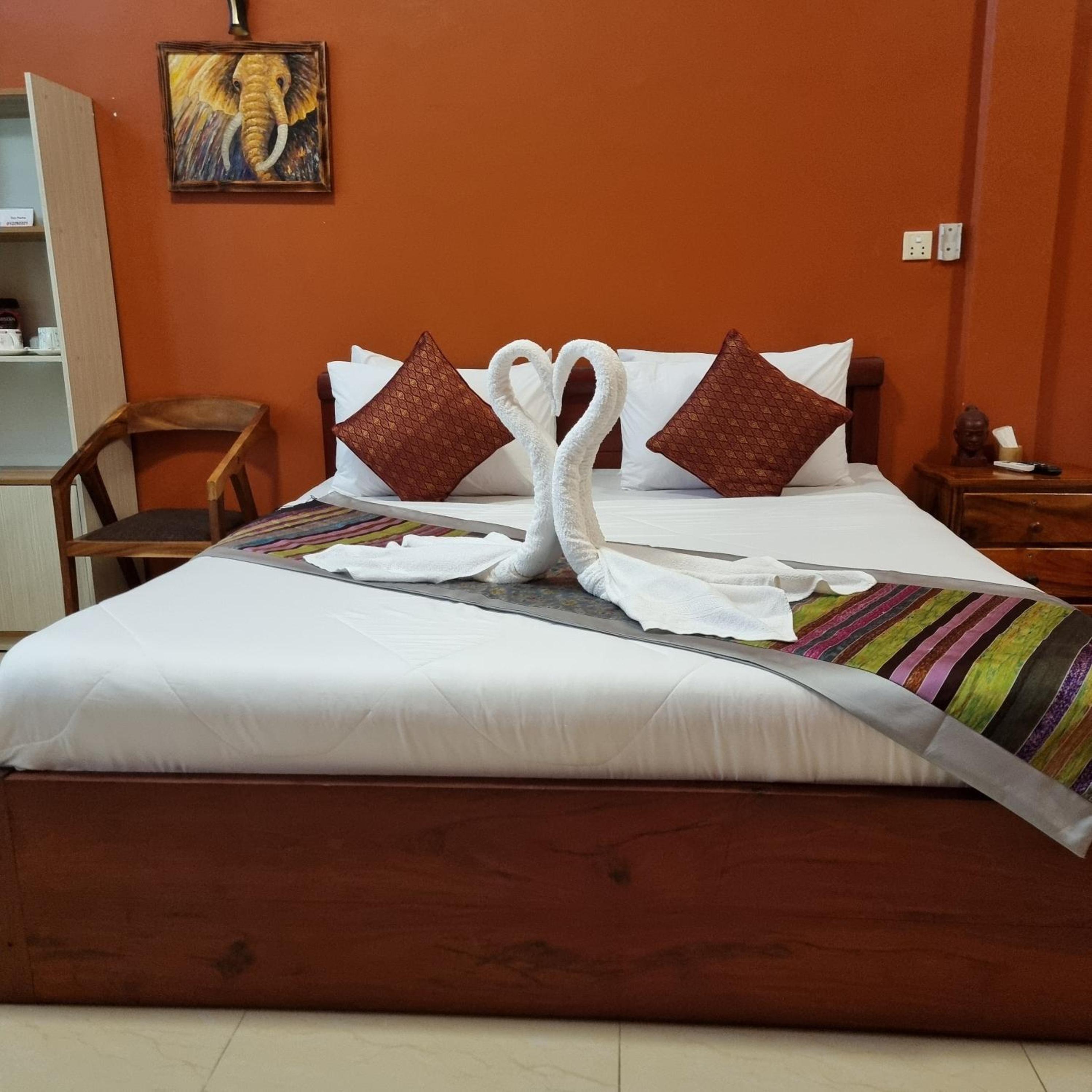 King Room with Balcony - Photo 12