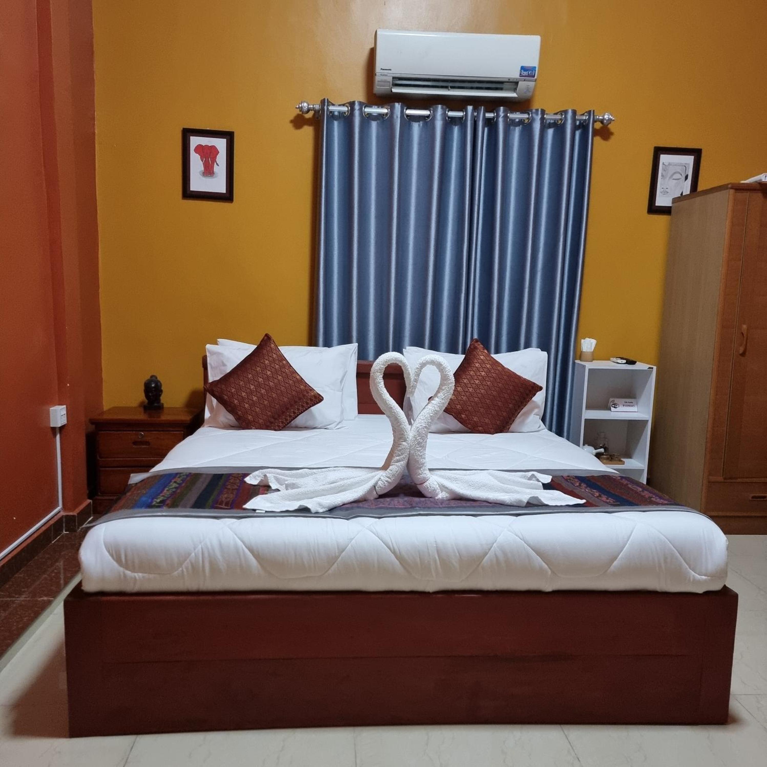 Queen Room - Photo 20