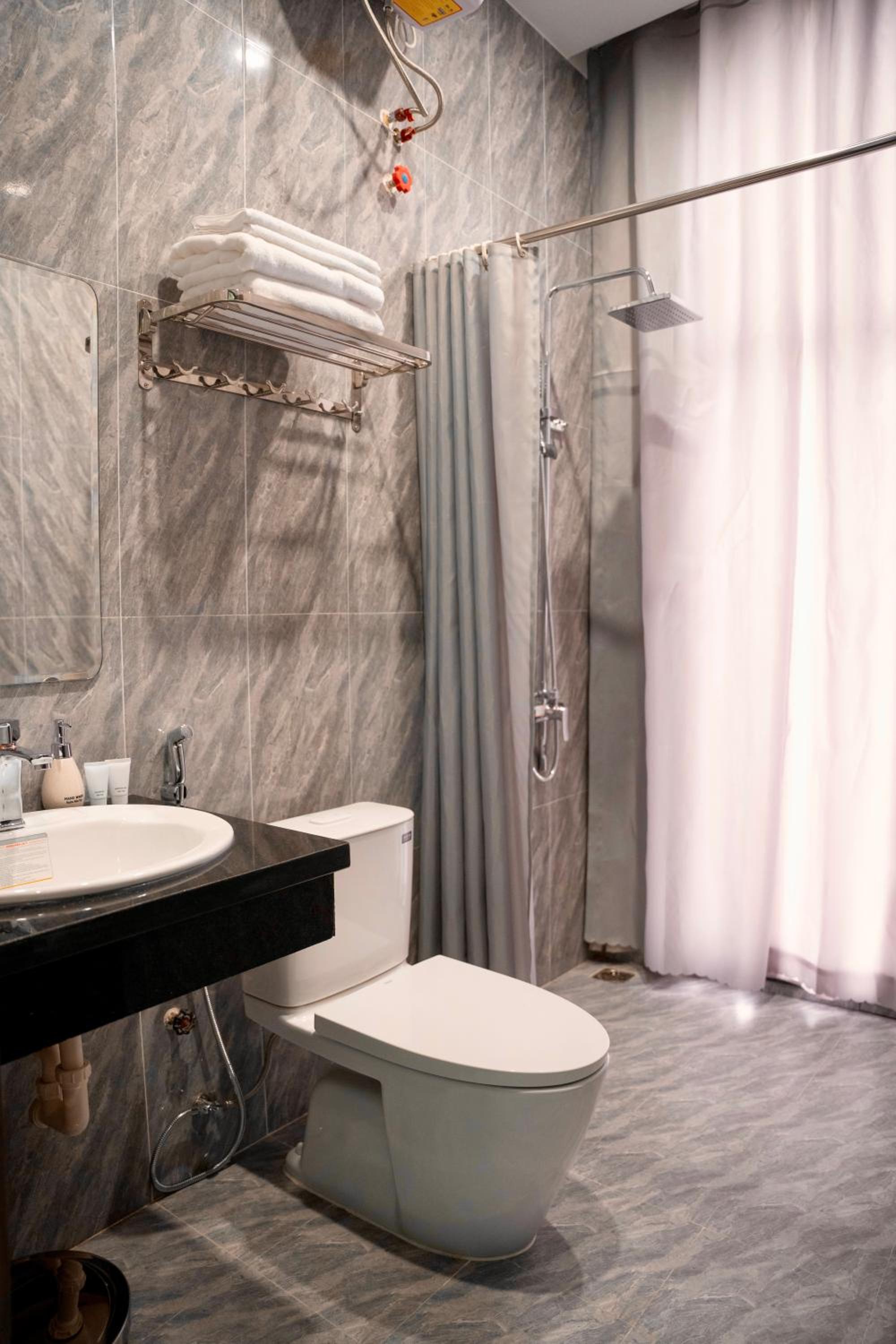 Superior King Room - Photo 14