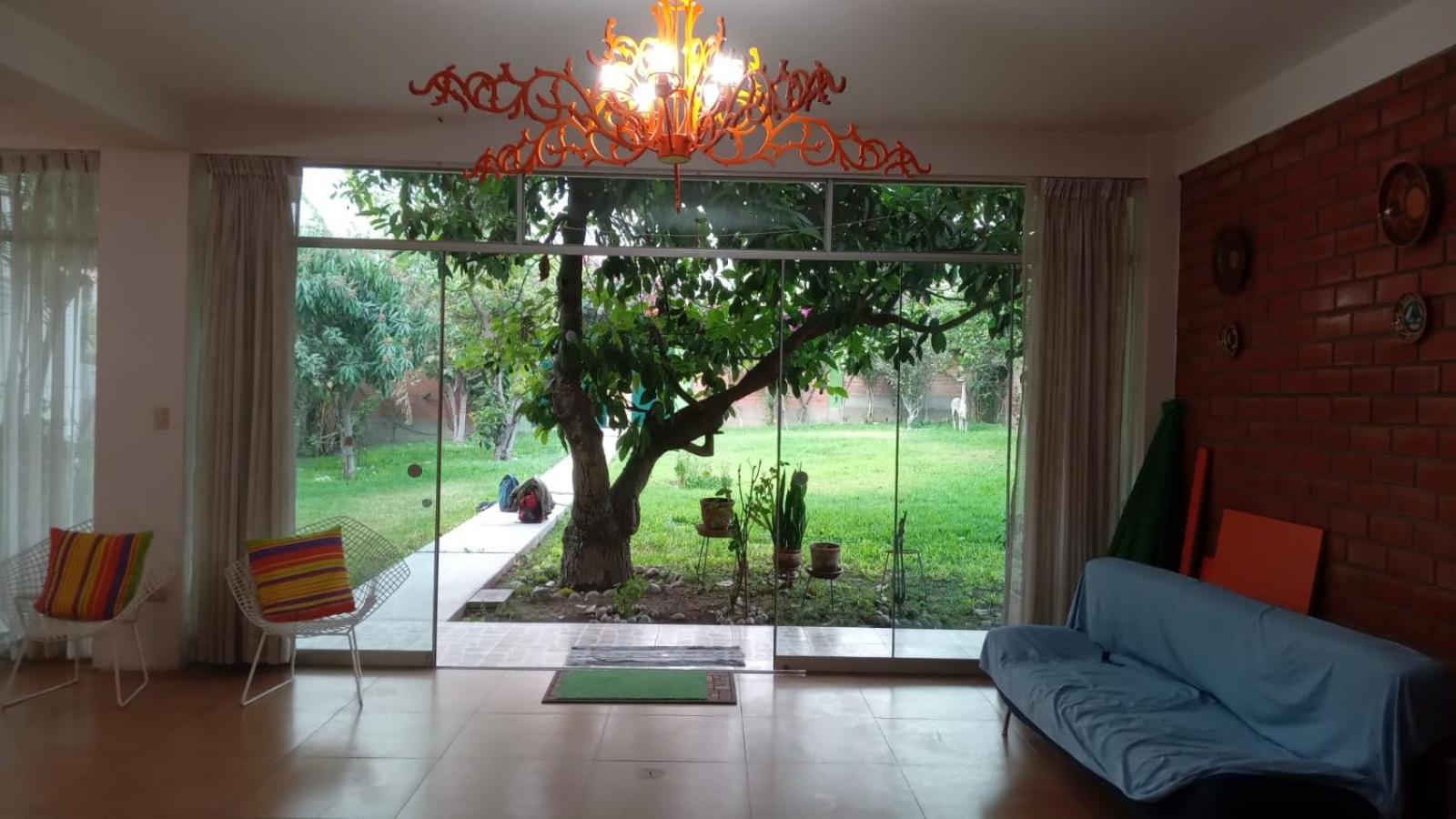 Six-Bedroom House photo 1