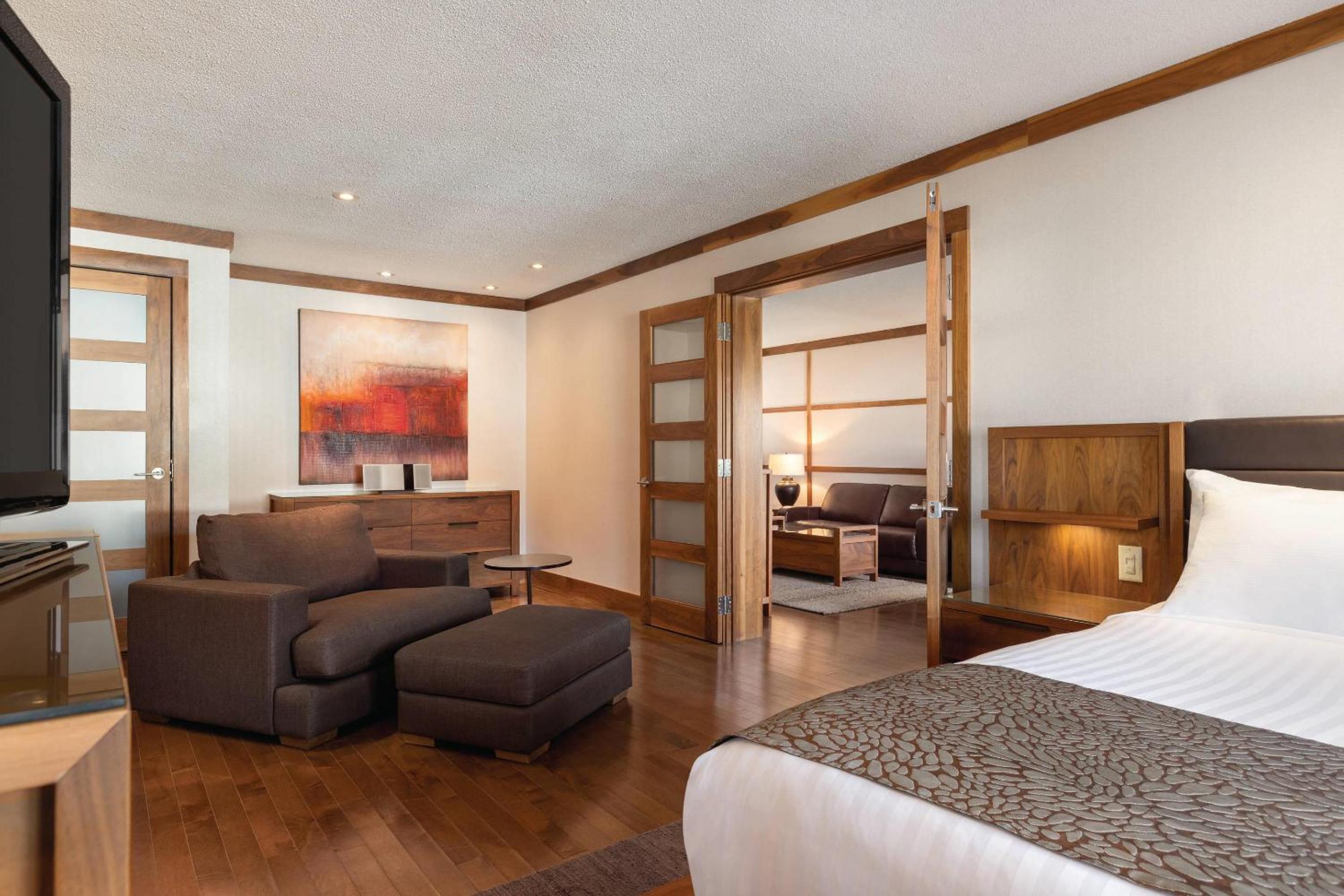 King Suite with Sofa - Non Smoking