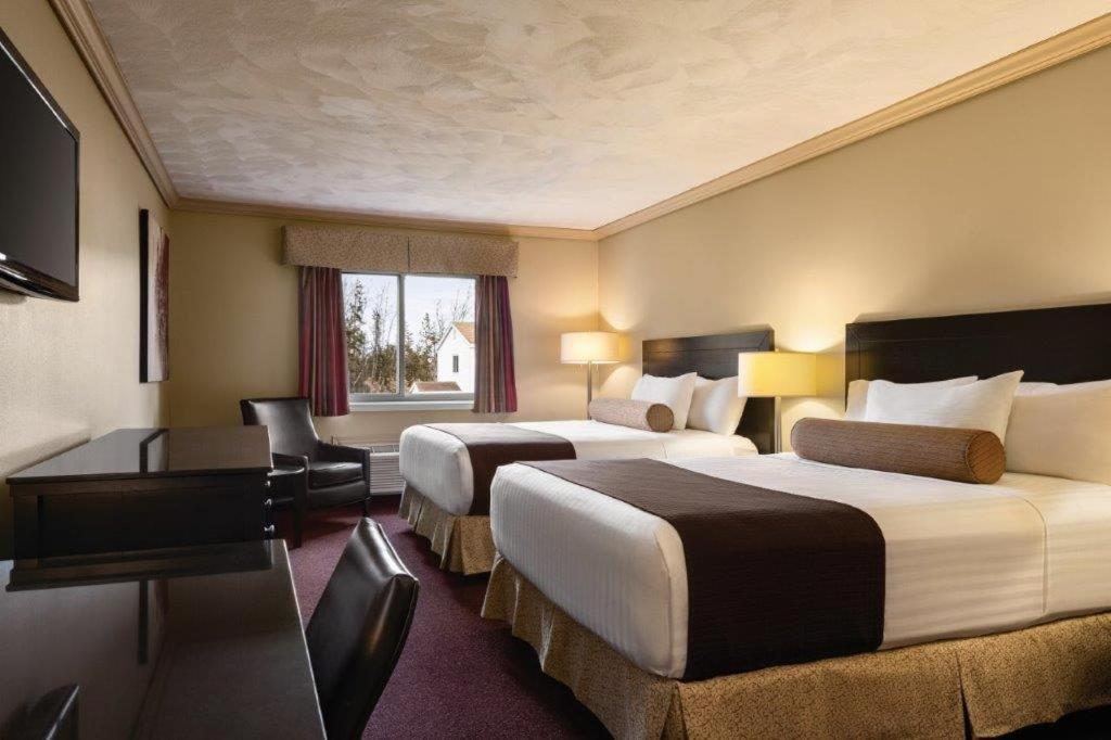 Quadruple Room with Two Queen Beds - Non Smoking
