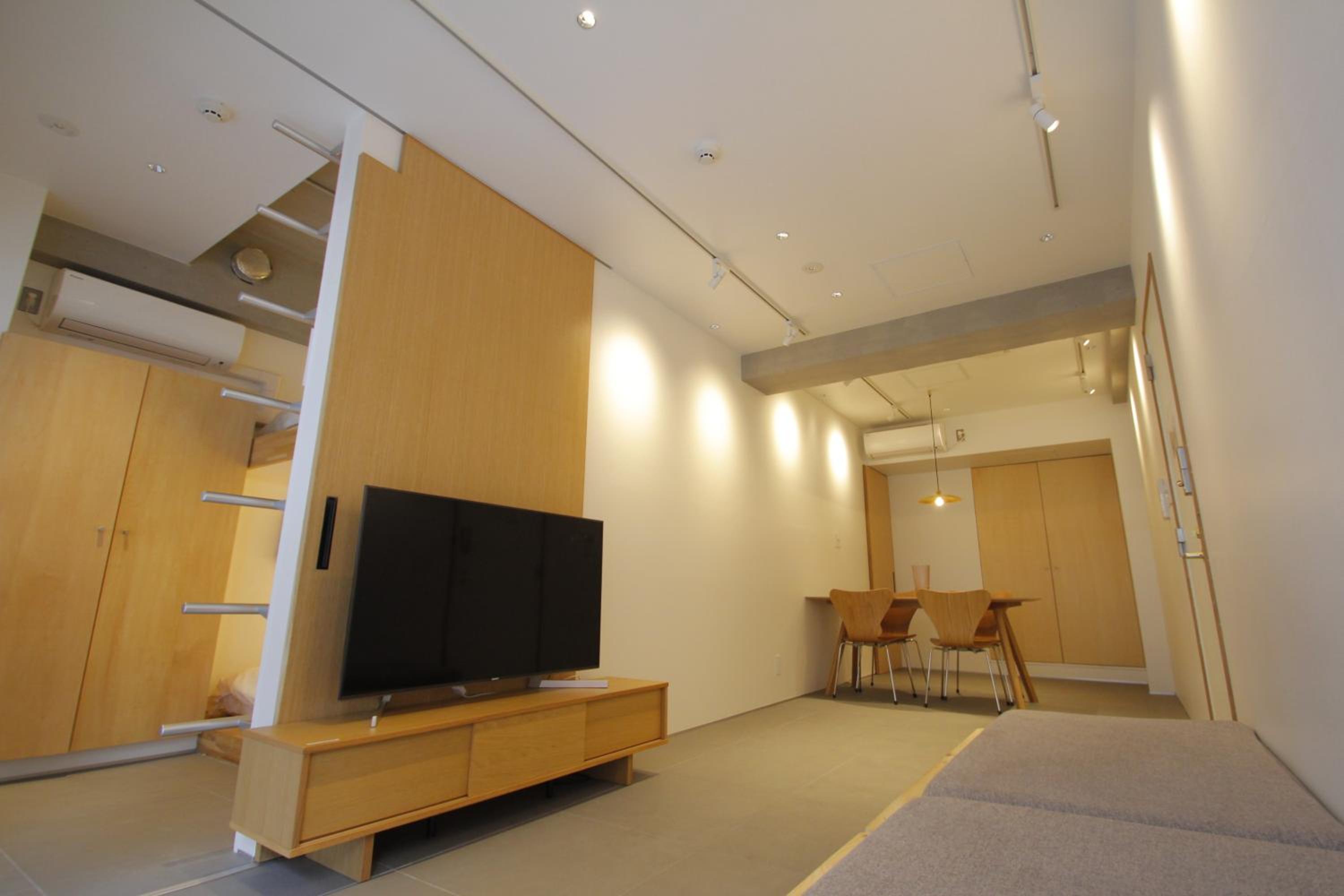 One-Bedroom Apartment photo 1