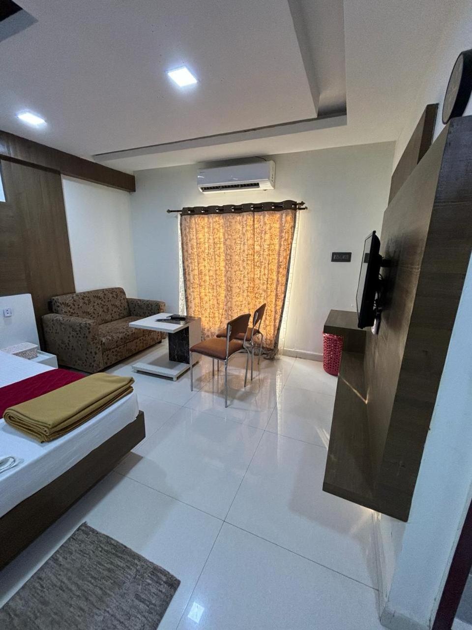 Deluxe Double or Twin Room with Balcony - Photo 12