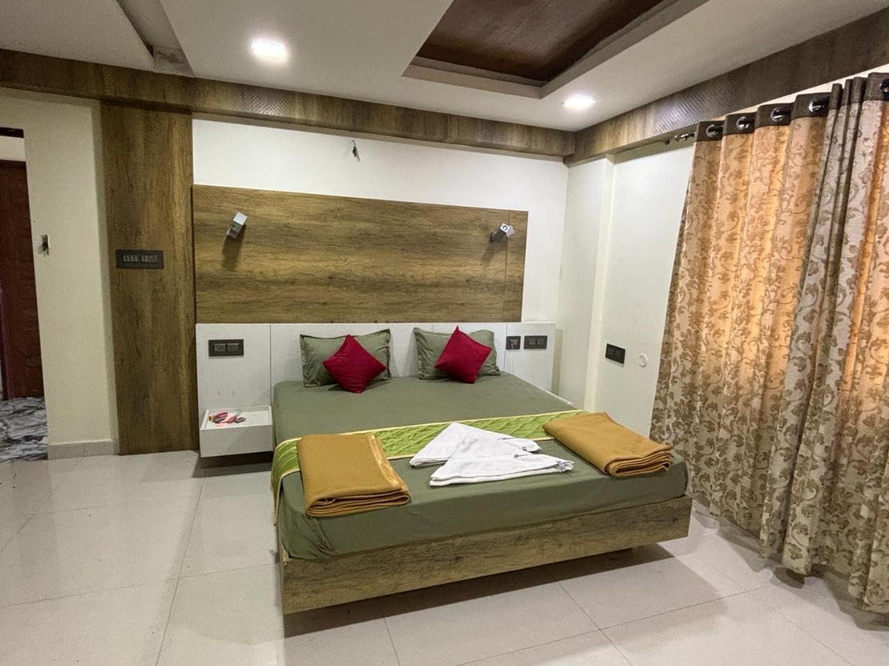 Deluxe Double or Twin Room with Balcony - Photo 11