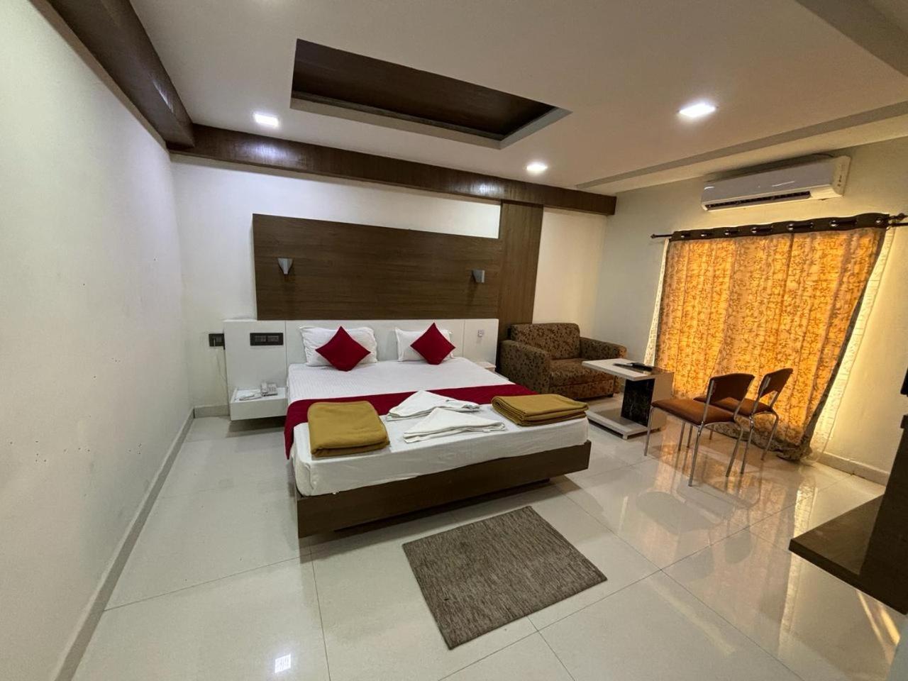 Deluxe Double or Twin Room with Balcony - Photo 10